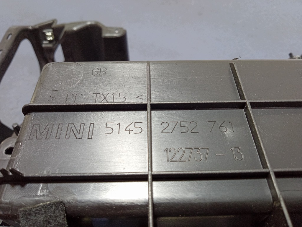 MINI R55 R56 R57 Konsolställ EU 2752761 Begagnad image 4