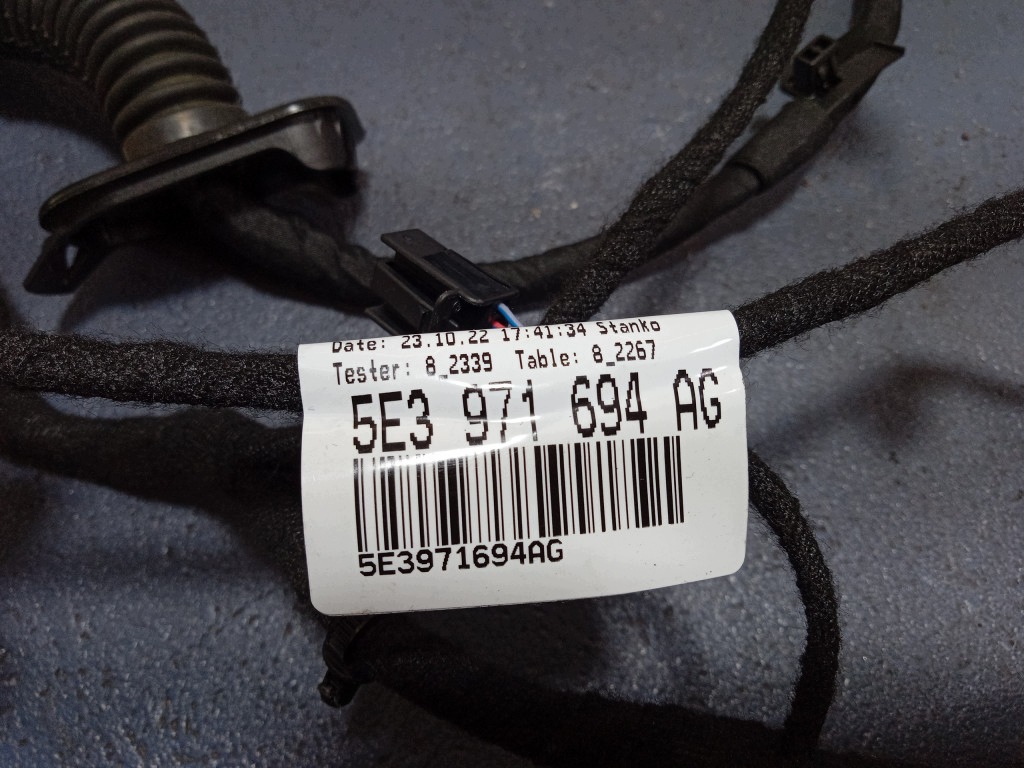 Skoda Octavia IV Türkabelbaum rechts hinten OEM image 4