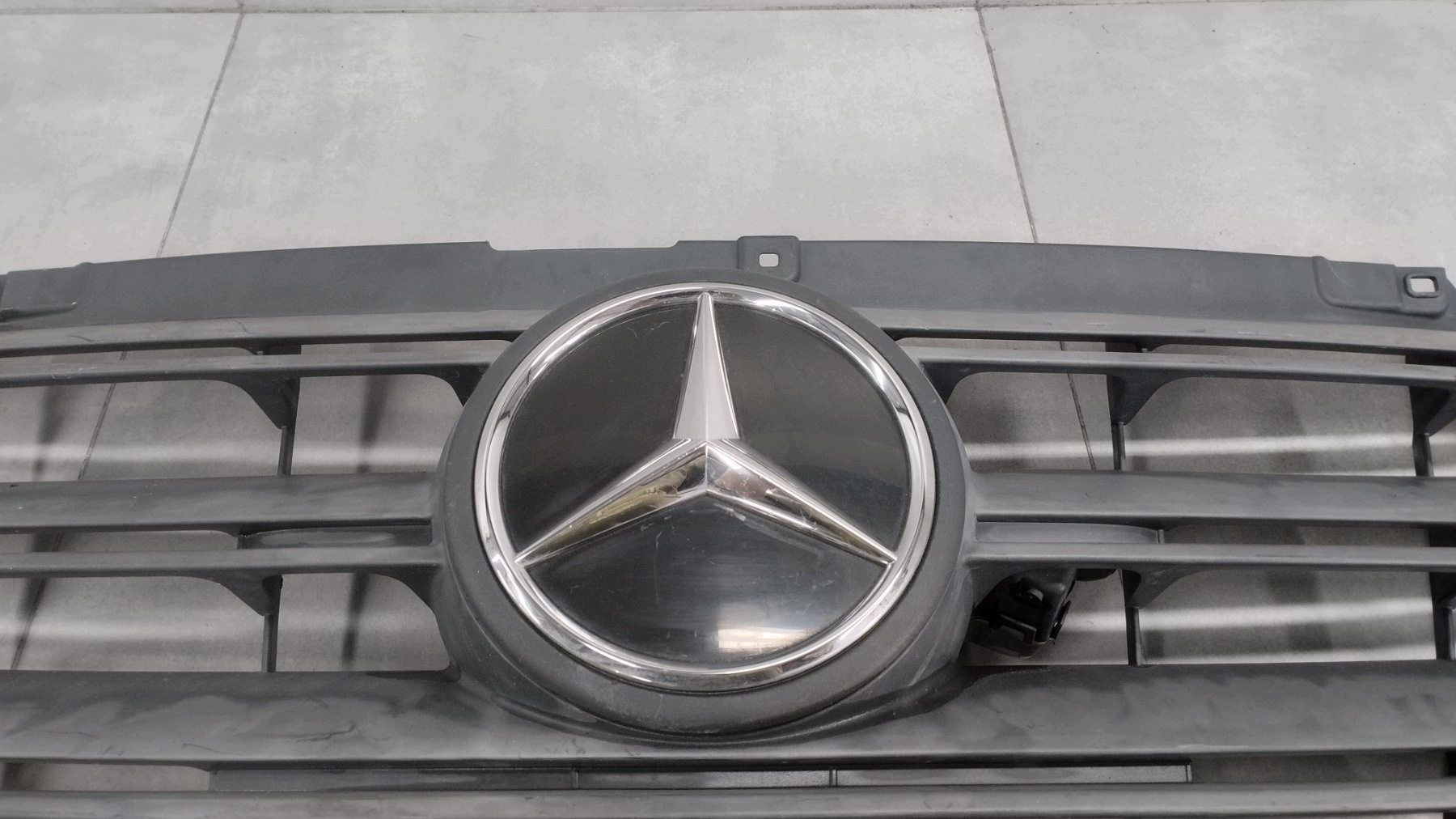 Calandre Mercedes e-Sprinter III W907 W910 image 3