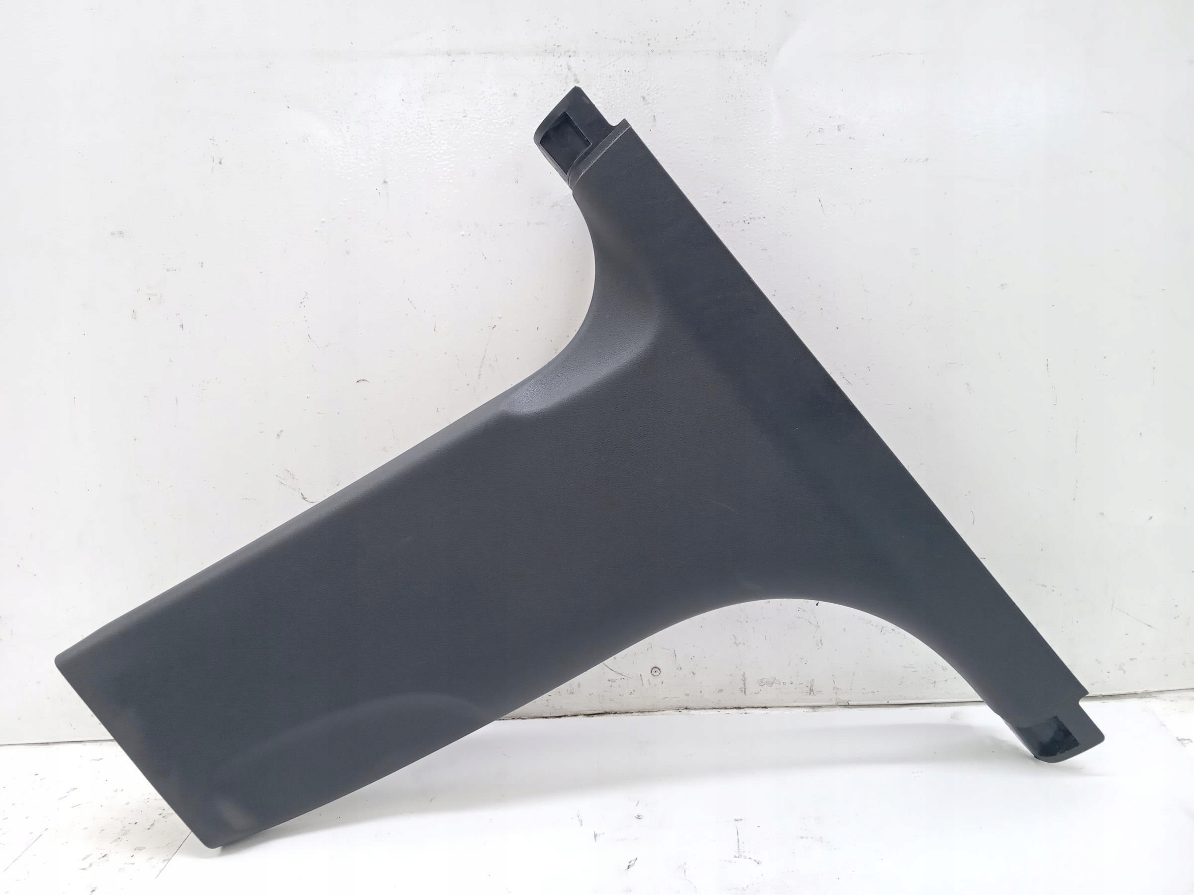 Audi A4 B8 B-pilarin verhoilu oikea 8K0867240B