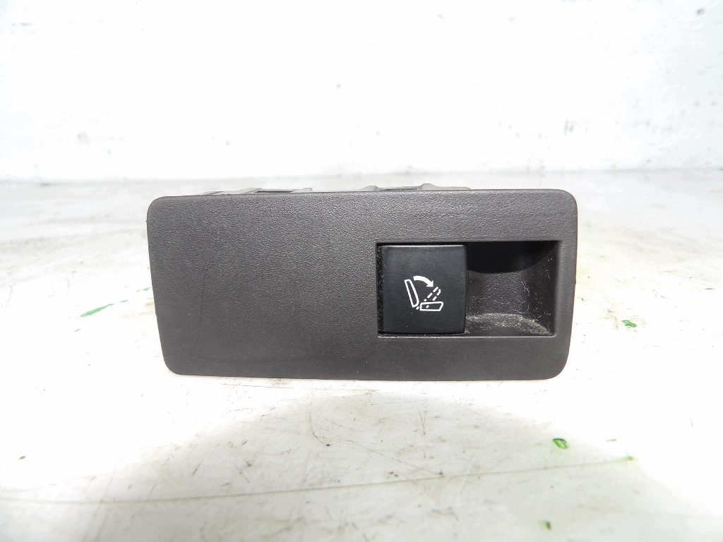 Opel Astra K Kombi - Interruptor de Dobragem do Banco Traseiro image 2