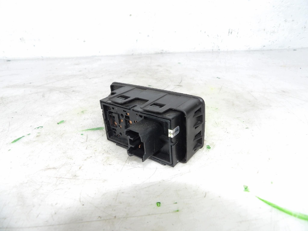 Opel Astra K Kombi Rear Seat Fold Switch 13333631