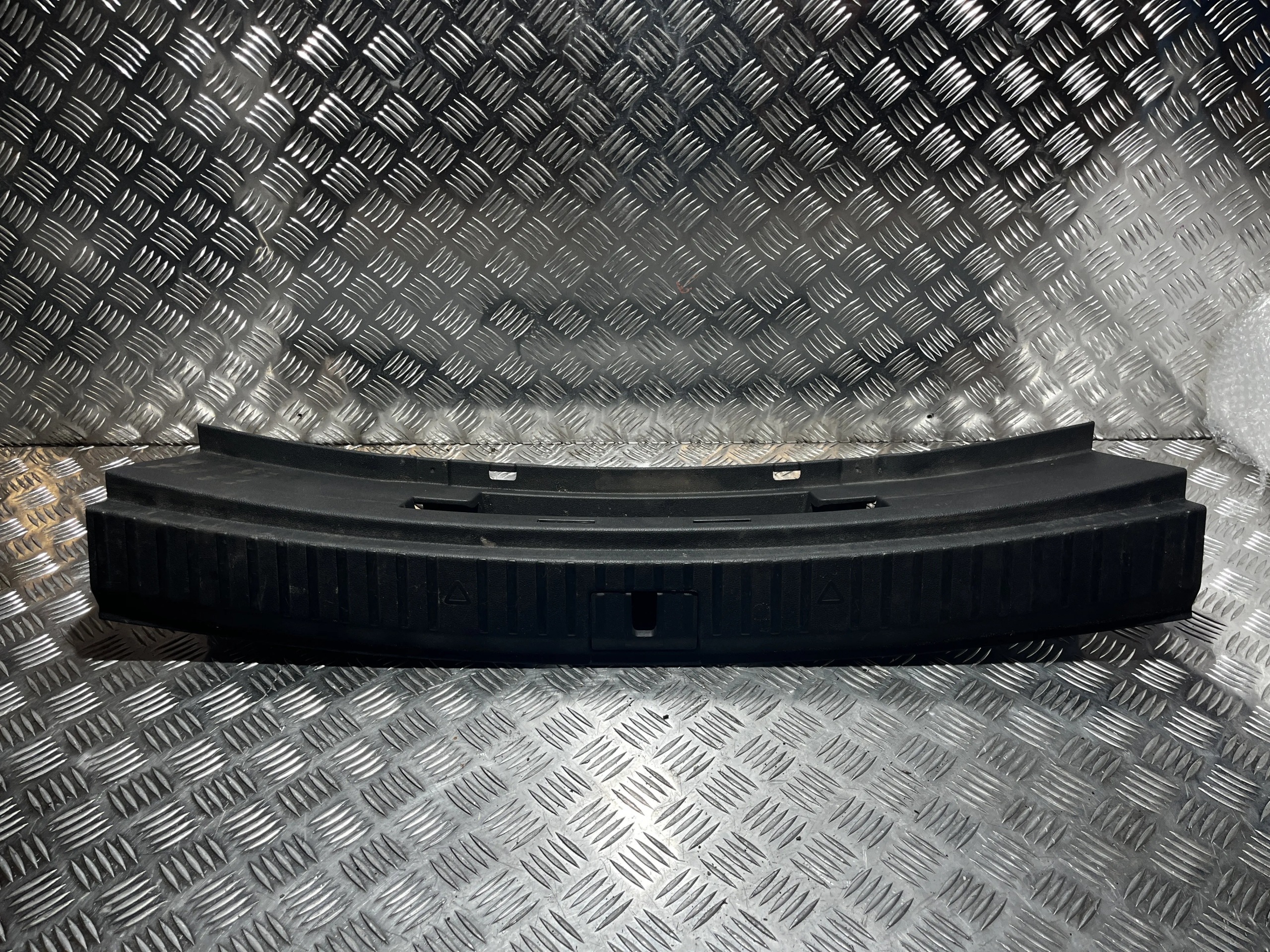 Capa Protetora do Pilar Traseiro Skoda Kodiaq I 16- OEM 565863459 image 2