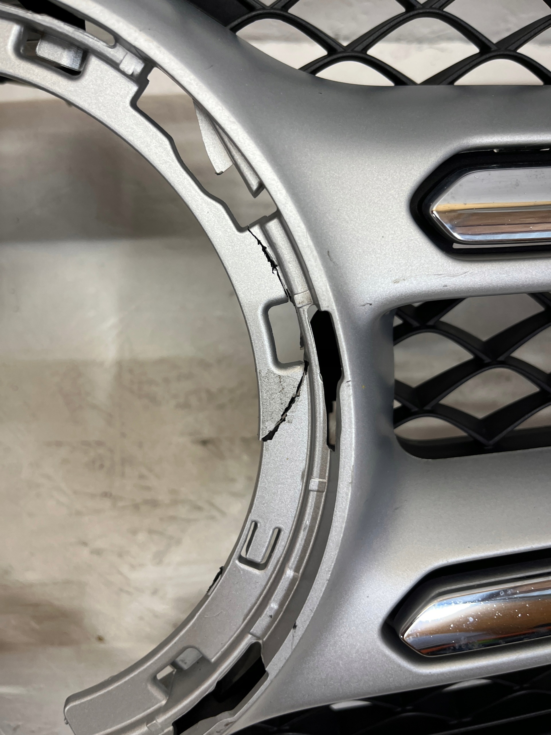Etusäleikkö Mercedes GLC W253 X253 image 4