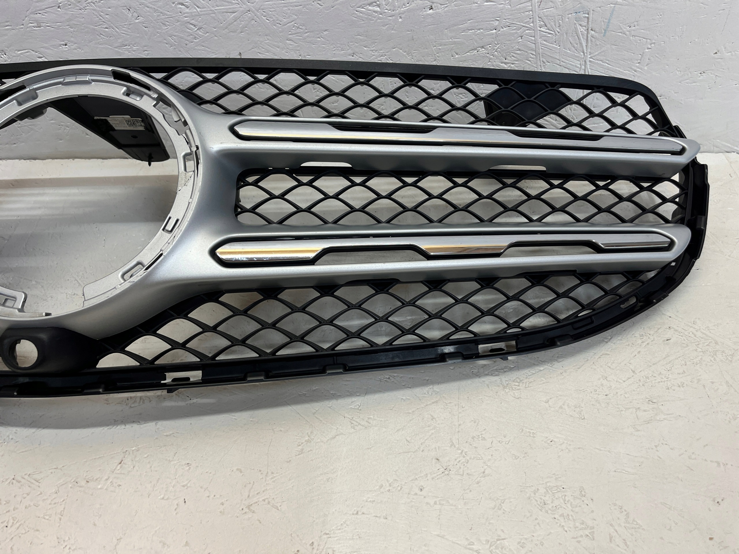 Etusäleikkö Mercedes GLC W253 X253 image 6