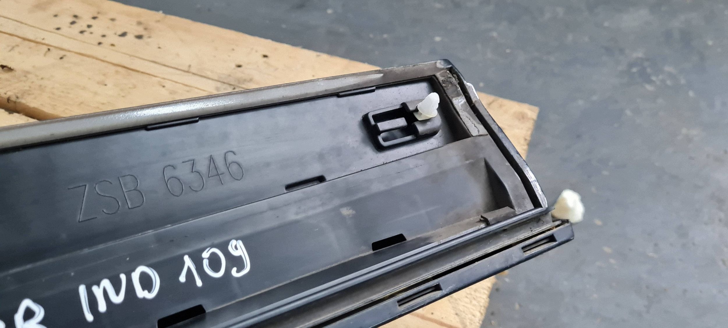 Moldura Puerta Trasera Izquierda Audi Q5 SQ5 8R0853969B image 9
