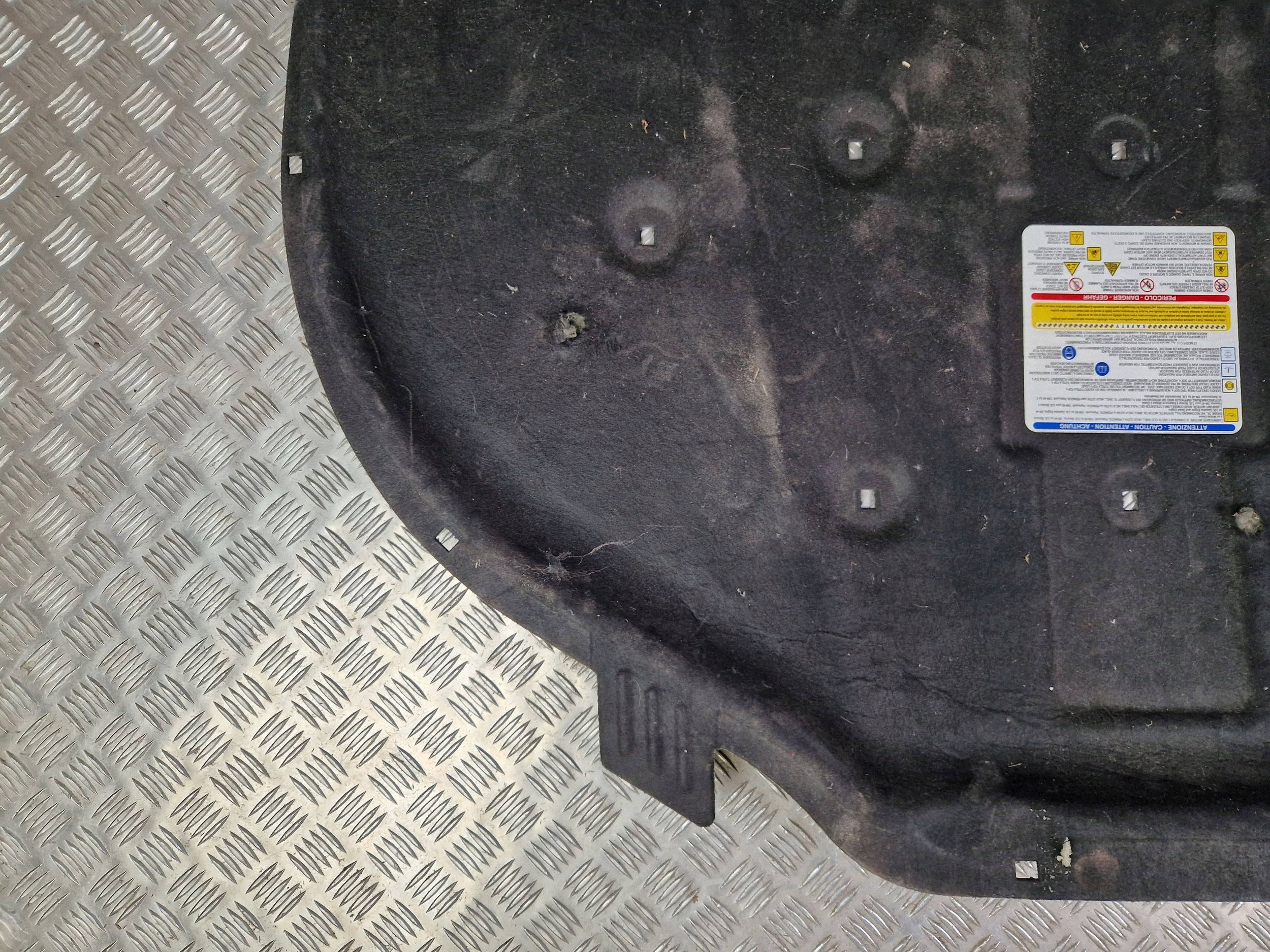 Aislamiento de capó Maserati Levante 670033512 image 3