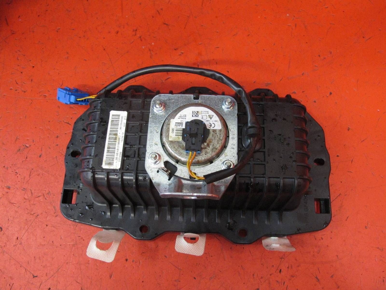 PEUGEOT 208 I 12- Kokpit med airbag, EU image 6