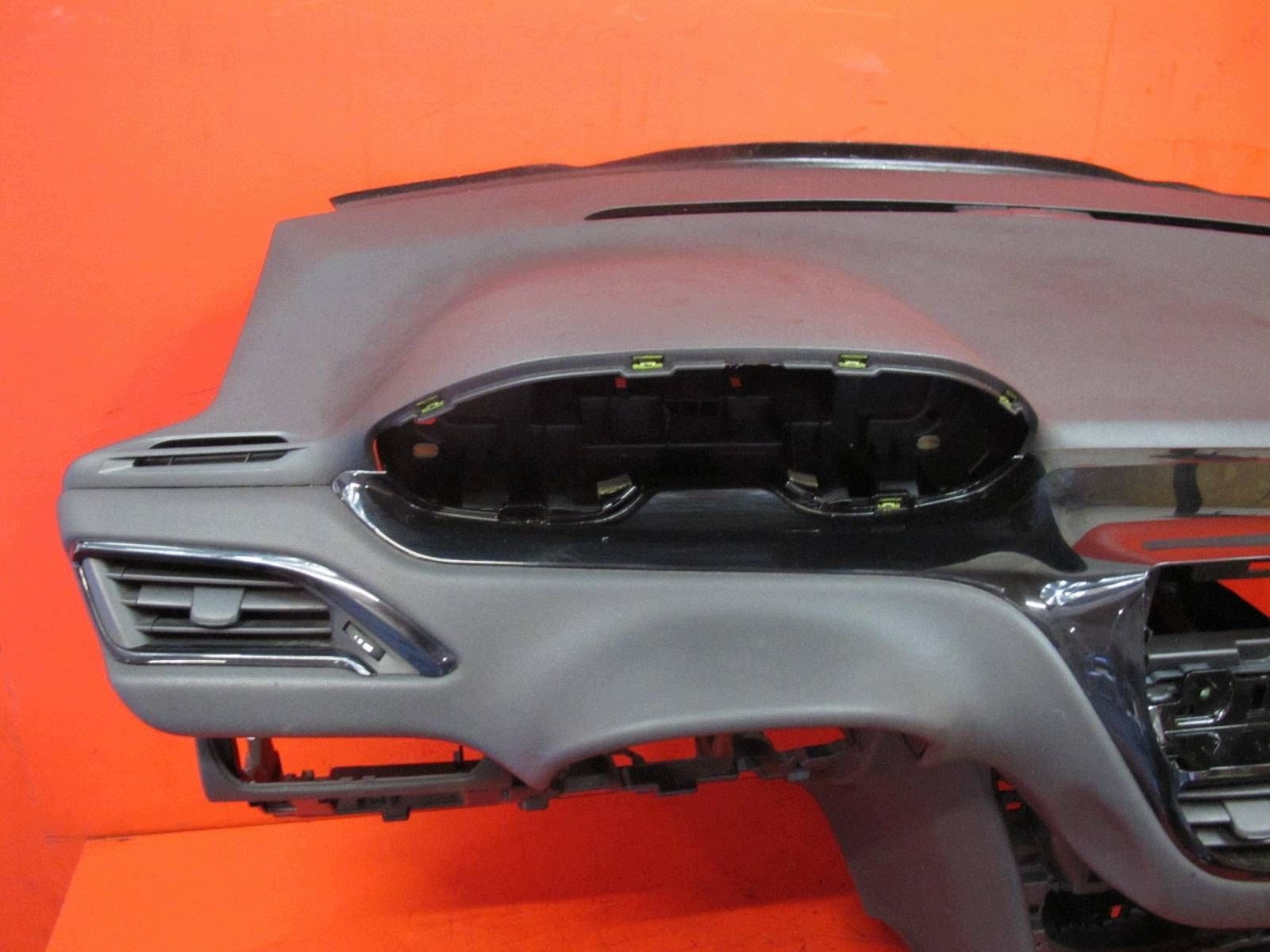 PEUGEOT 208 I 12- Kokpit med airbag, EU image 9