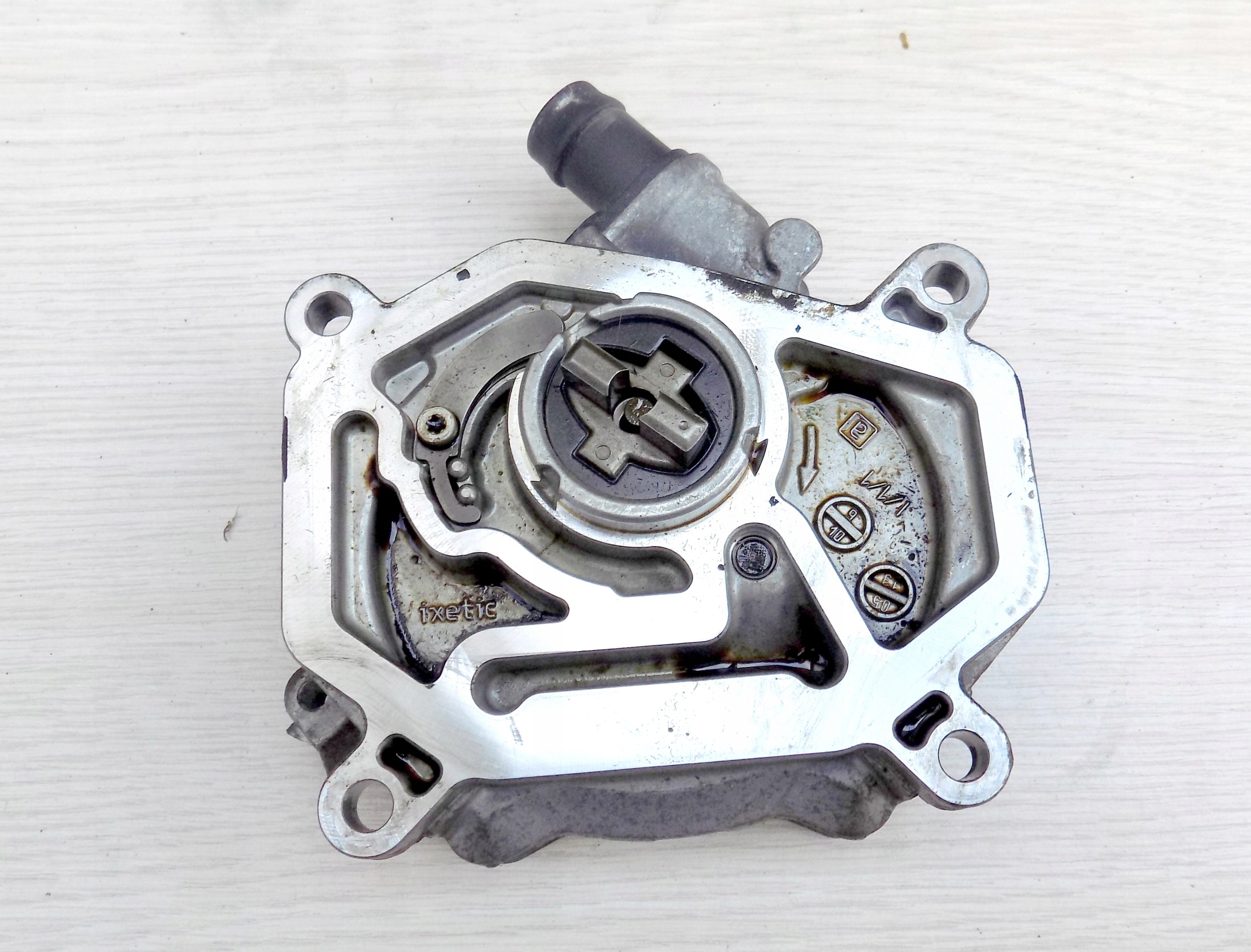Pompe à vide Mercedes W176 A2702300365 image 2