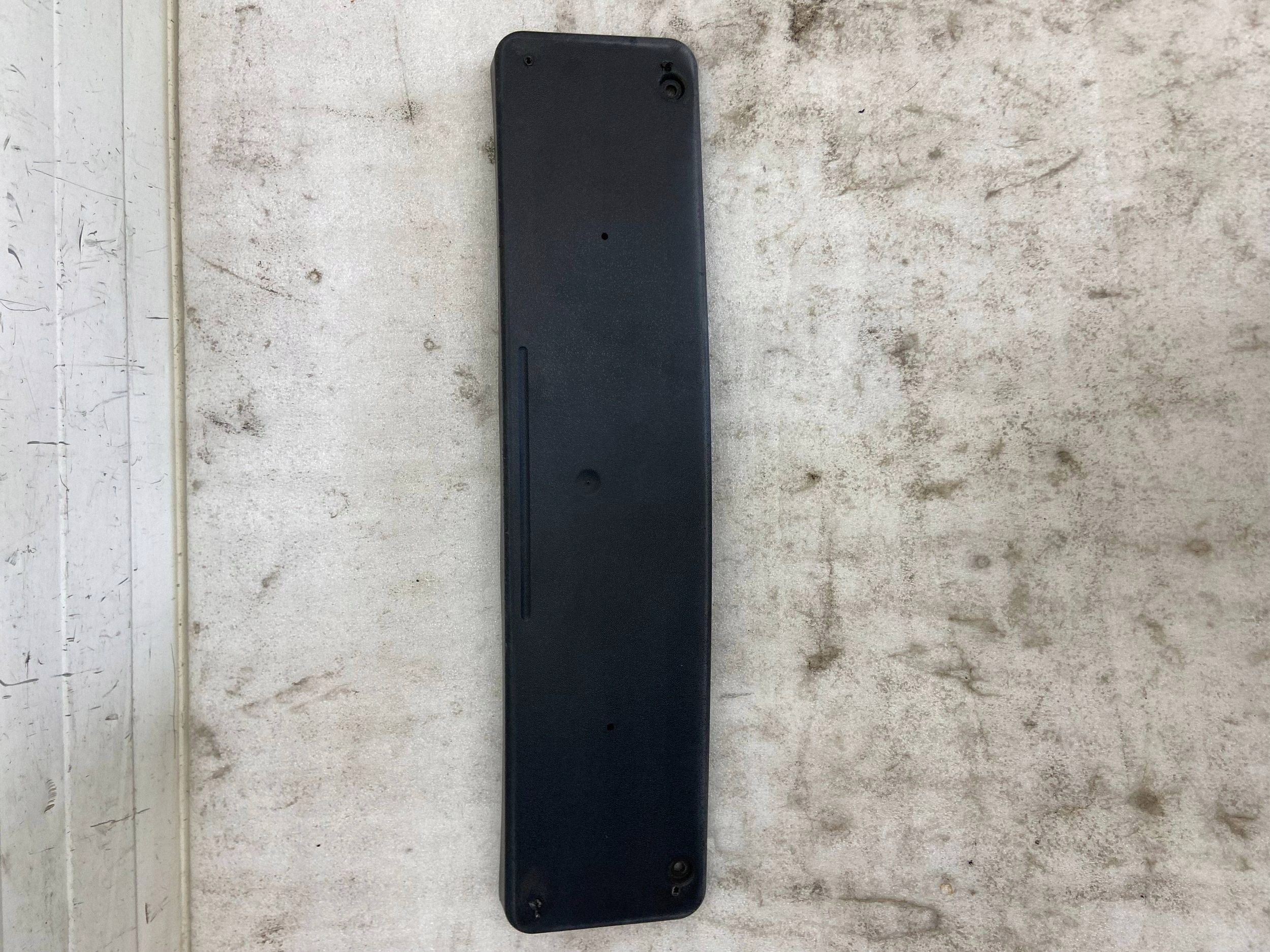 Mercedes ML W164 Rahmen für Kennzeichenhalter A1648850681