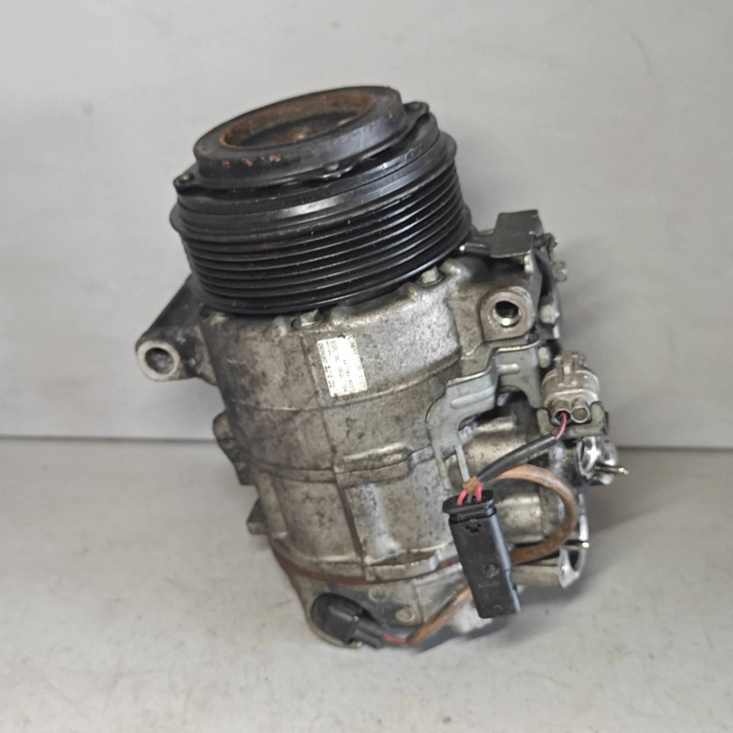 Ilmastoinnin kompressori A0008309300 Mercedes-Benz