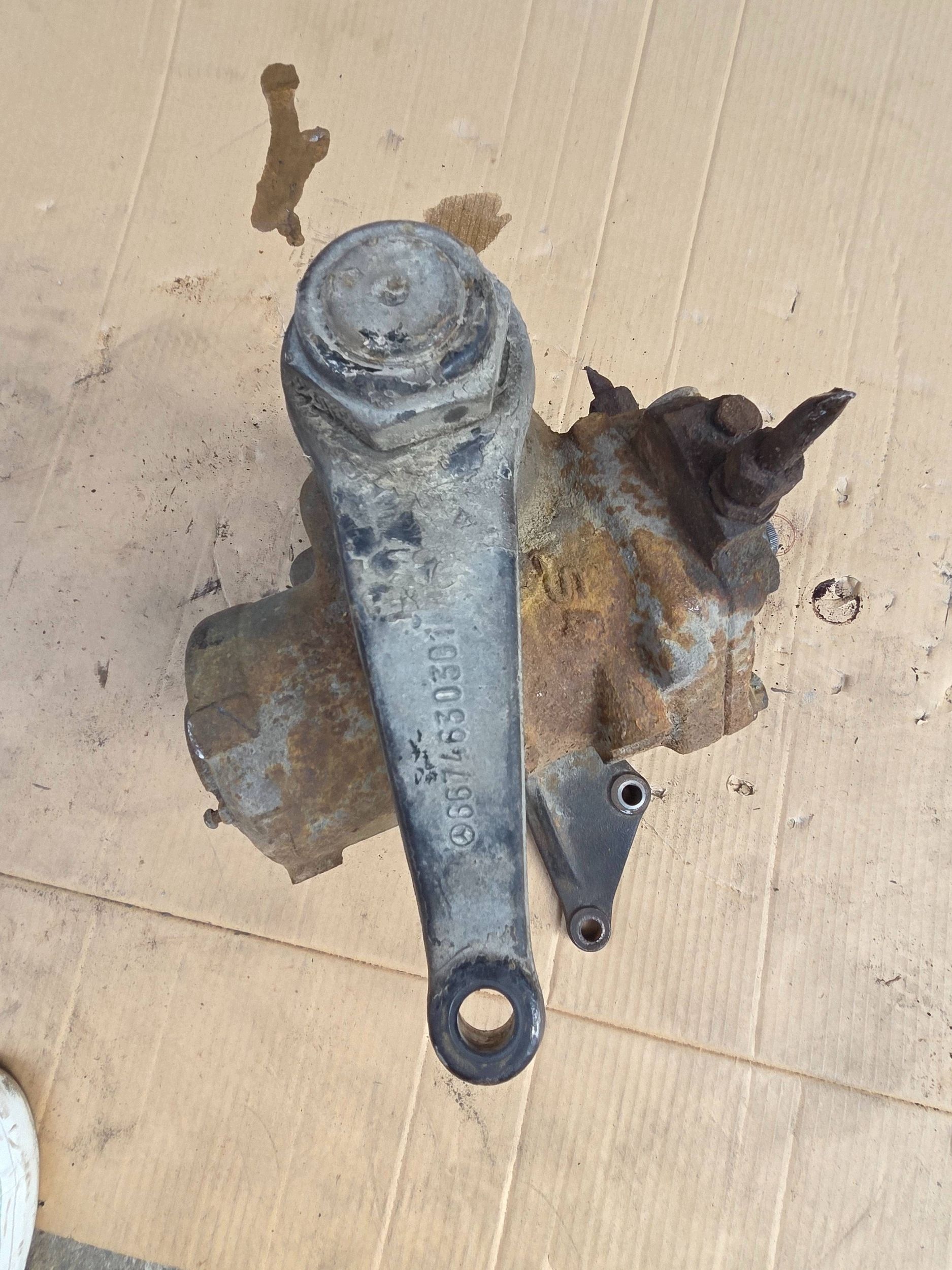 Reduktor Mercedes Vario A6694610501
