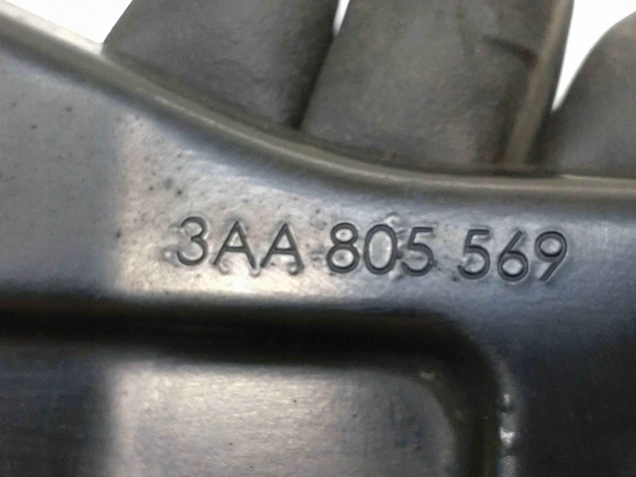 VW Passat B7 2012 jäähdyttimen kiinnityspaneeli image 3