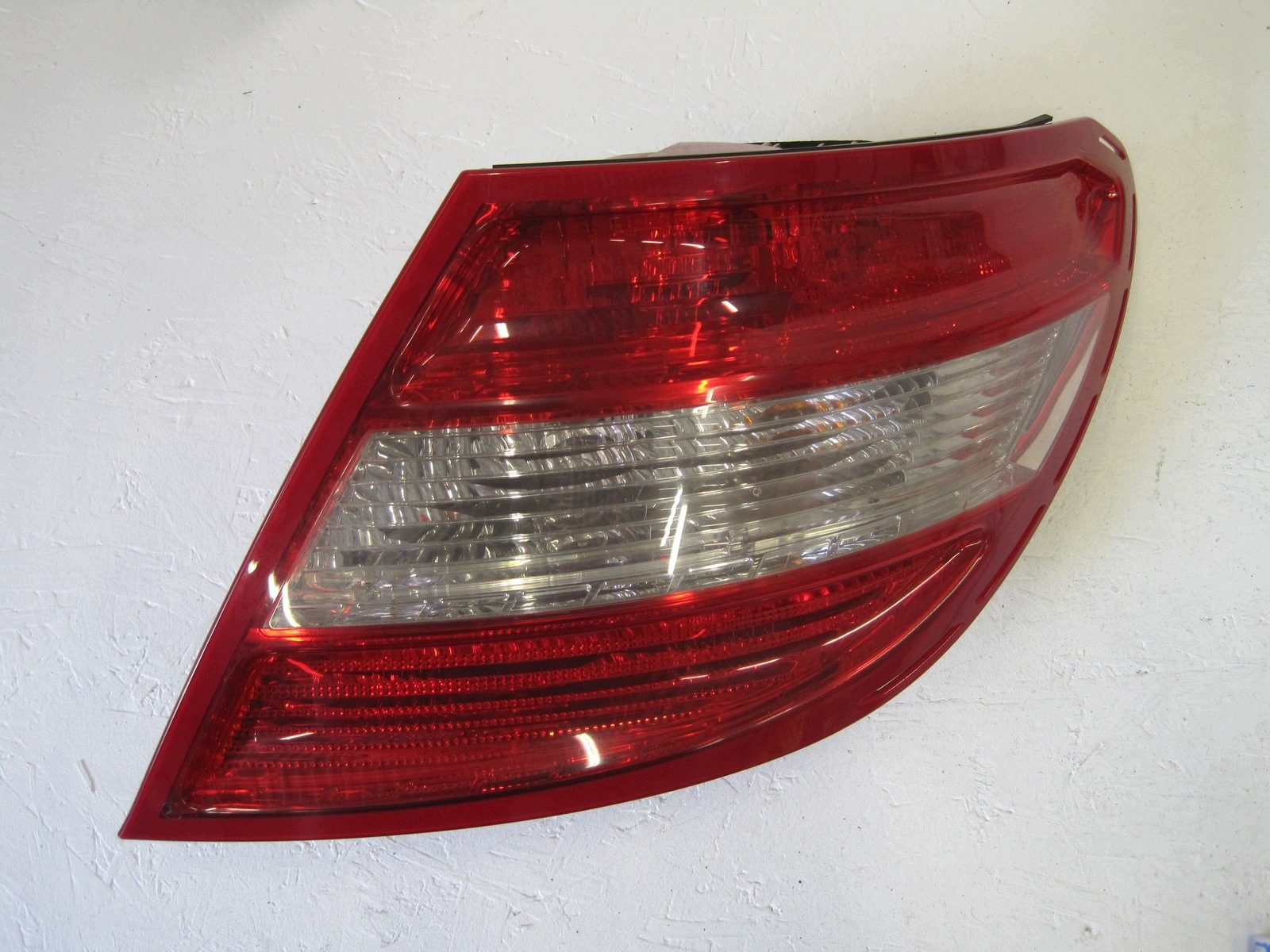 Luz trasera derecha Mercedes Clase C 204 image 3
