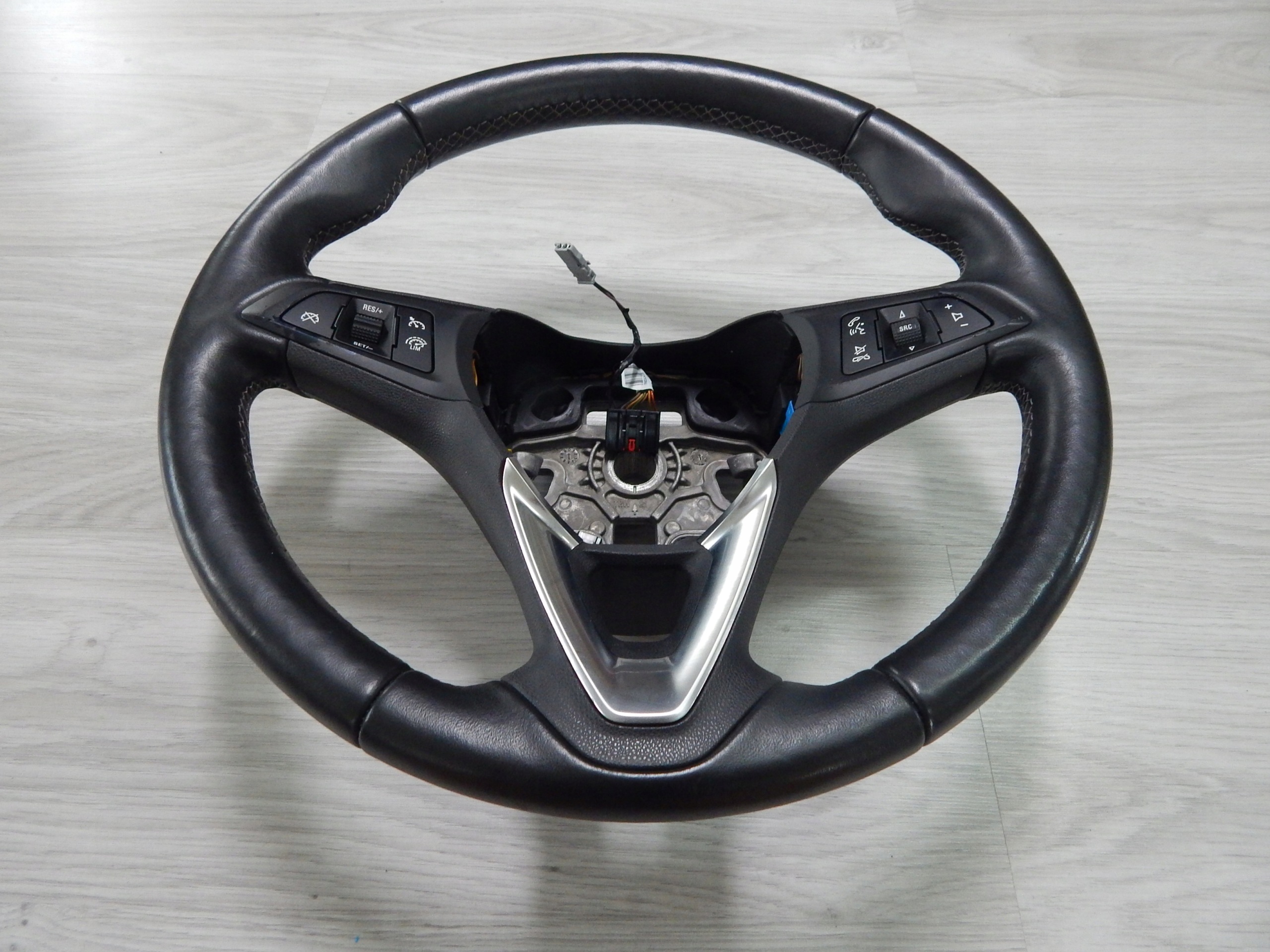 Opel Corsa E - handlebar heated leather tempoma oryg image 7