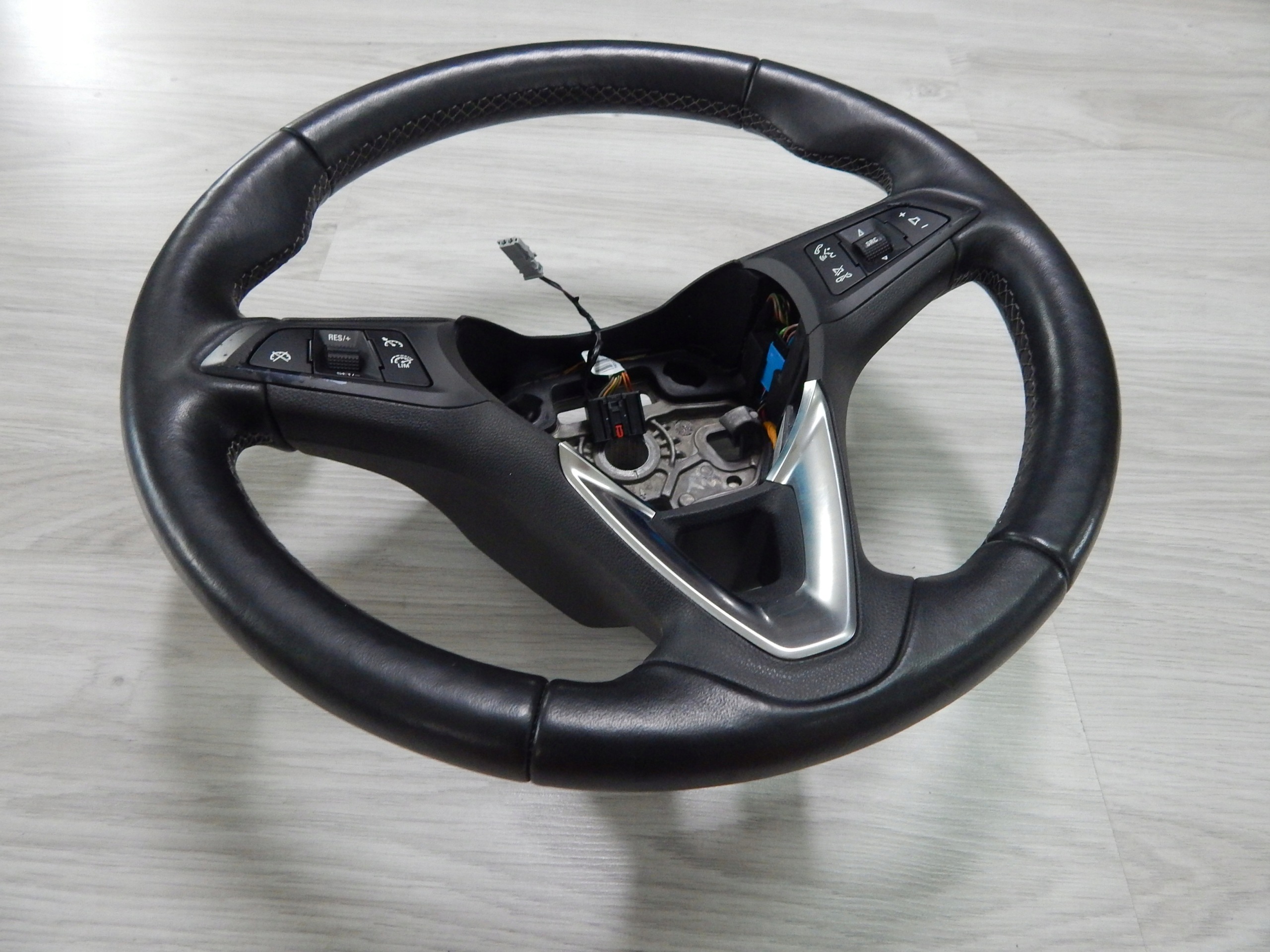 Opel Corsa E - handlebar heated leather tempoma oryg image 10