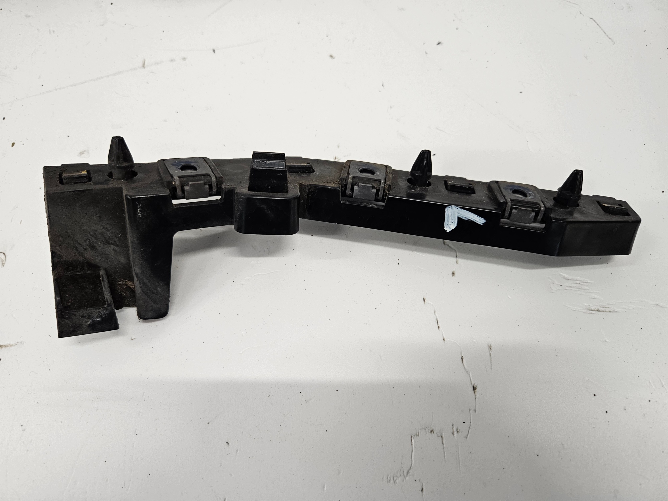 Citroen C3 III Front Bumper Fender Clip Left