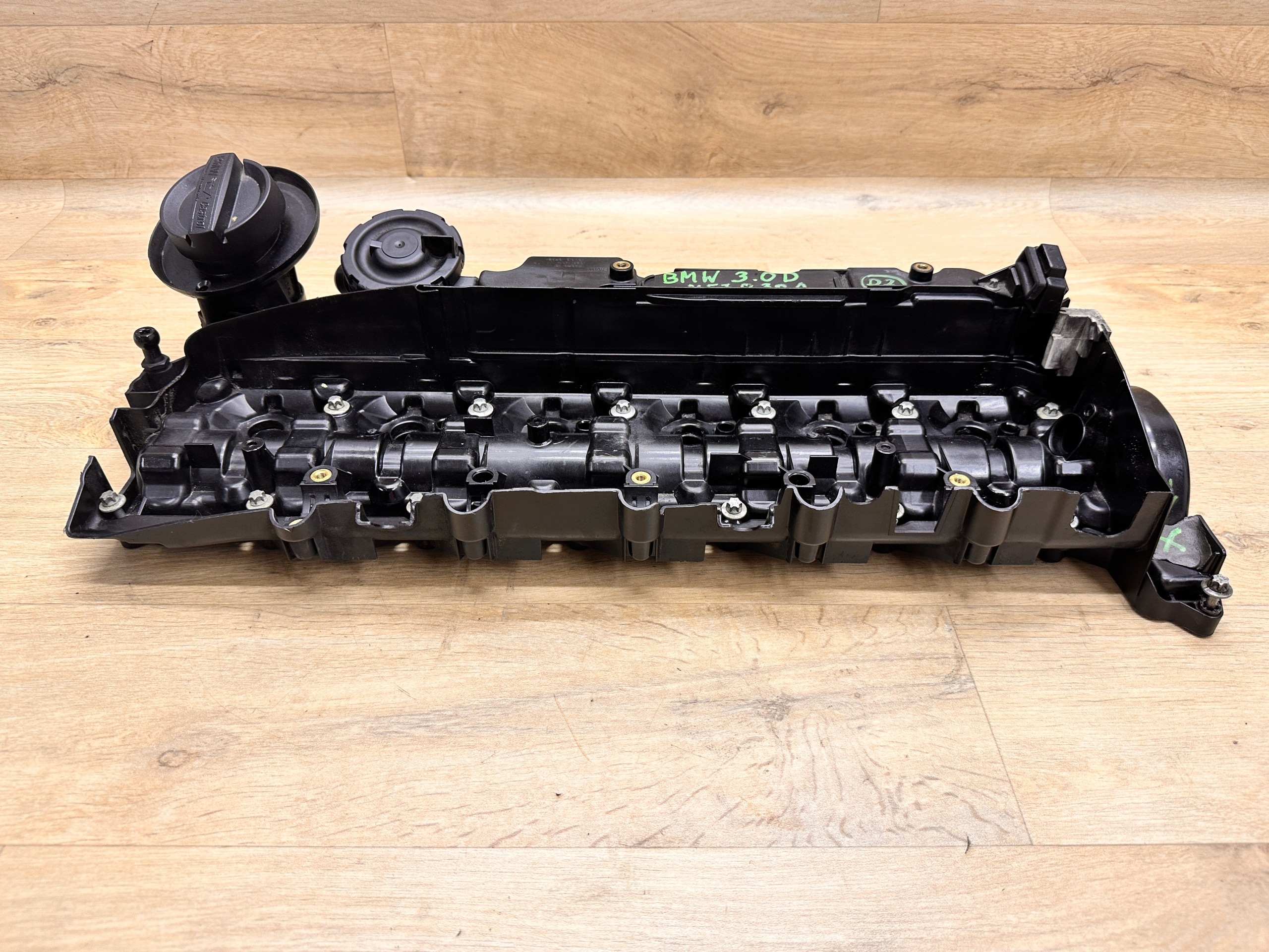 BMW F30 F31 F34 330d F32 435d 3.0 D N57 venttiilikopan kansi