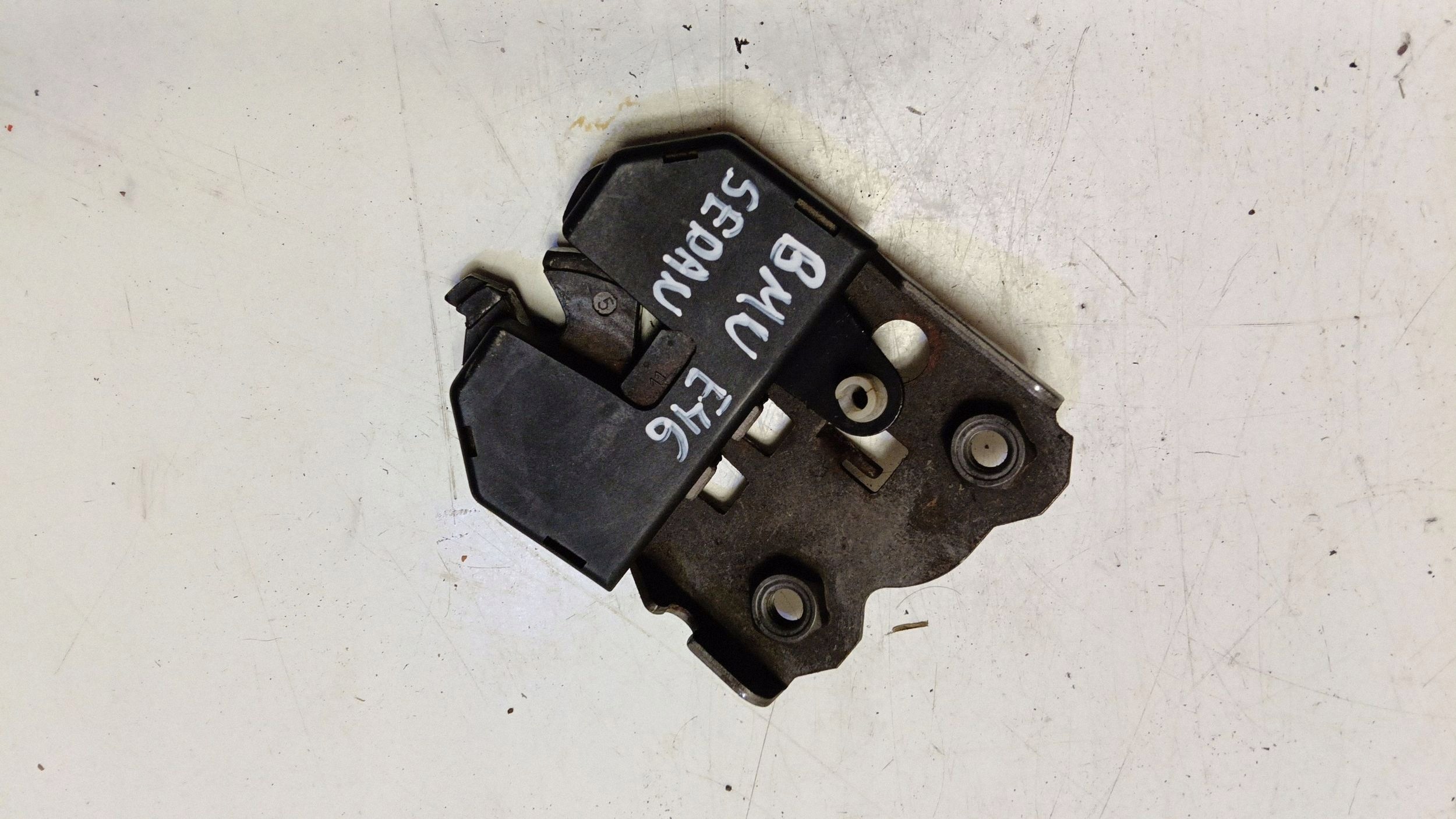 BMW 3 E46 Istuimen selkänojan salpa vasen 522082090359 image 3