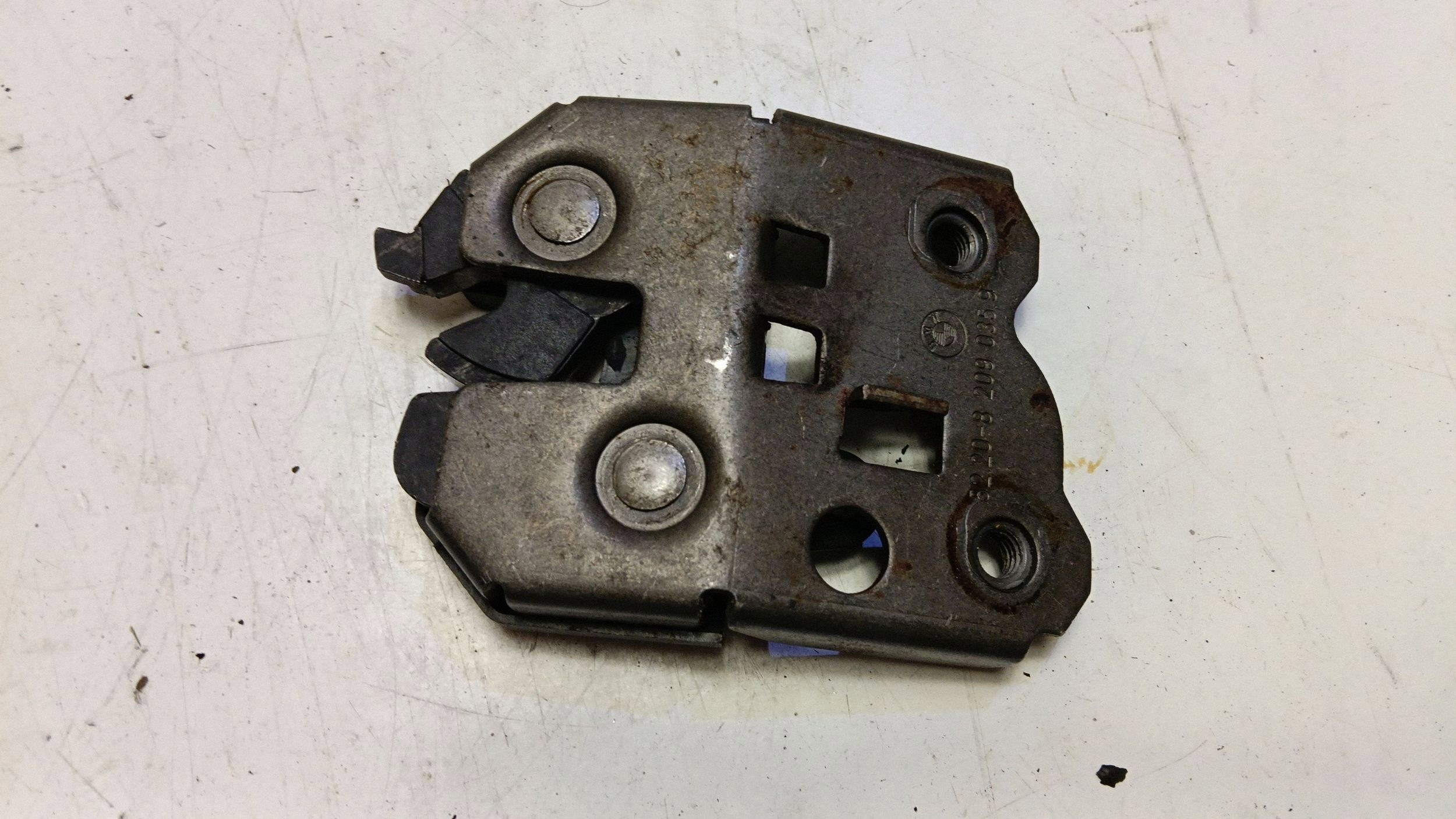 BMW 3 E46 Istuimen selkänojan salpa vasen 522082090359 image 6