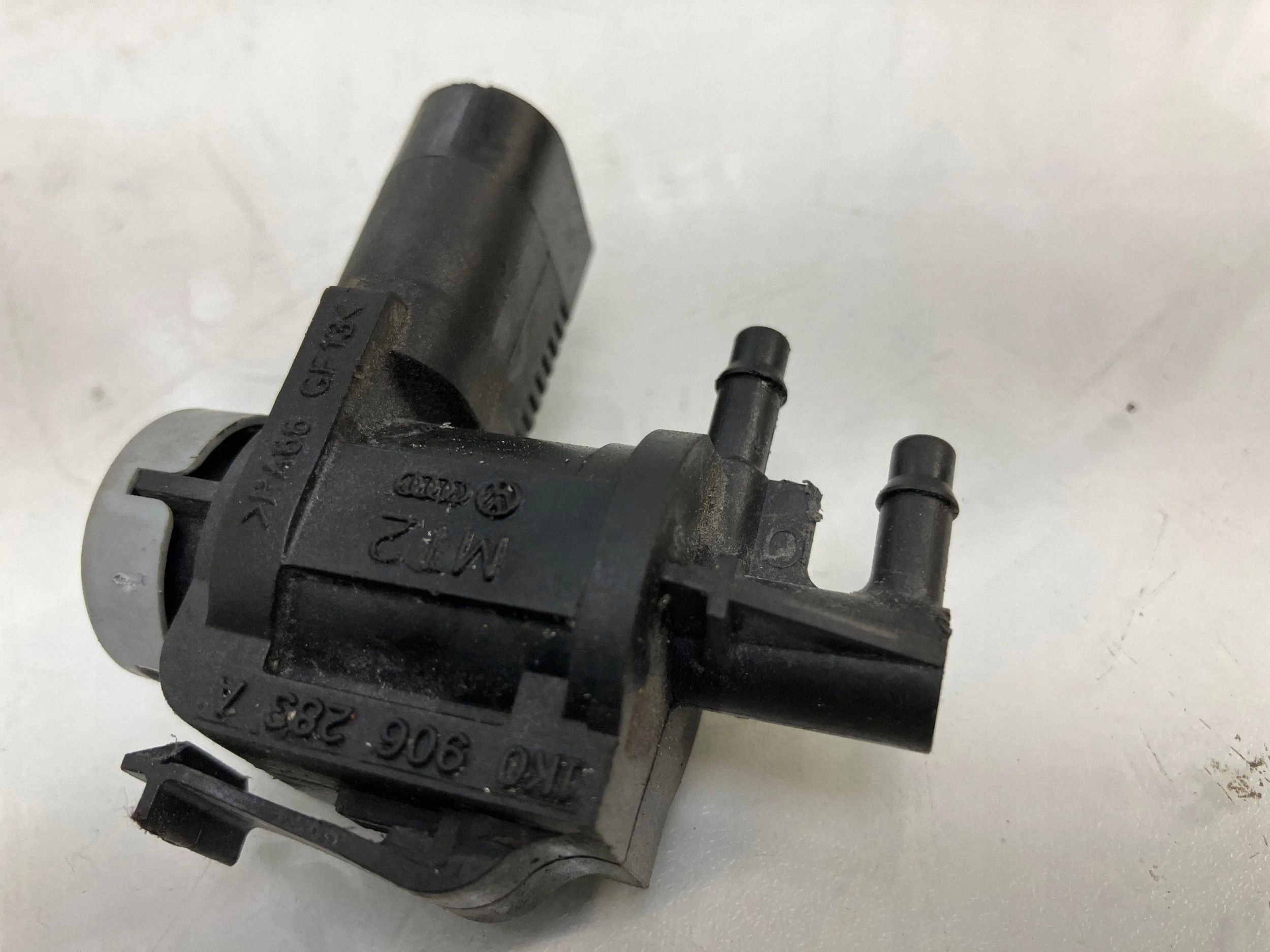 VW Passat B7 2011 Kraftstoffdampfventil 1K0906283AJ