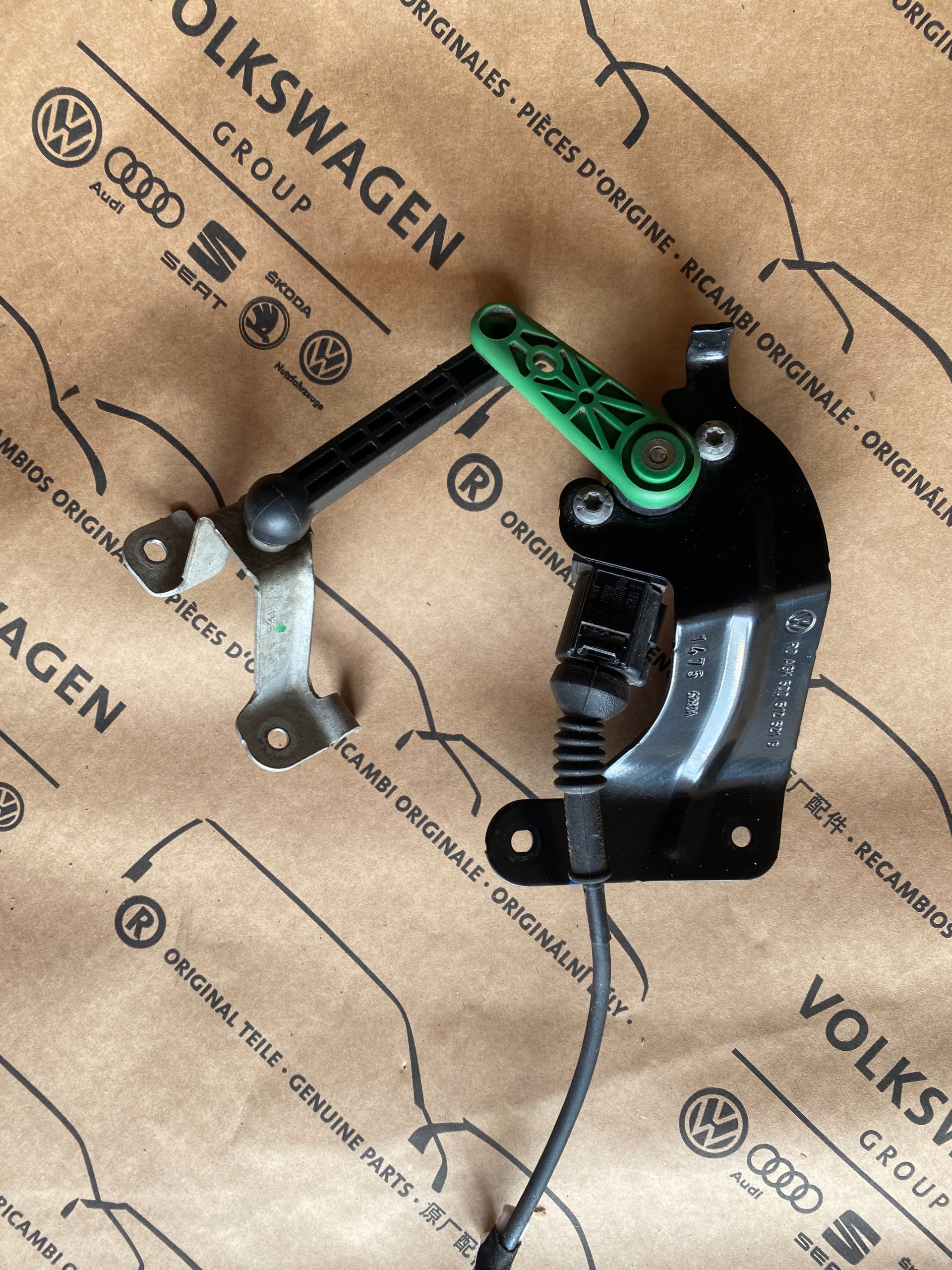 Audi A3 Q3 Headlight Level Sensor 5Q0512521G image 2
