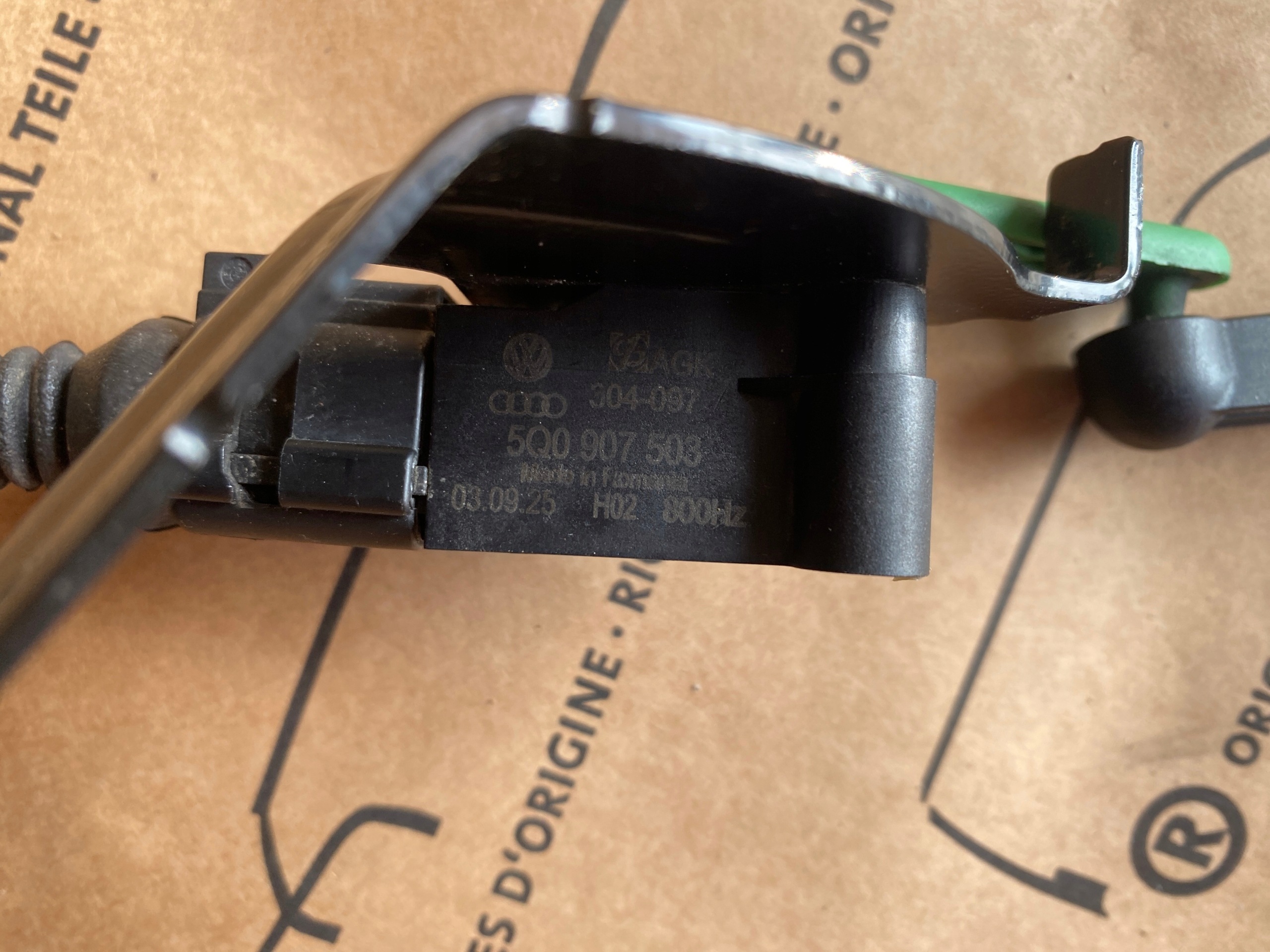 Audi A3 Q3 Headlight Level Sensor 5Q0512521G image 5