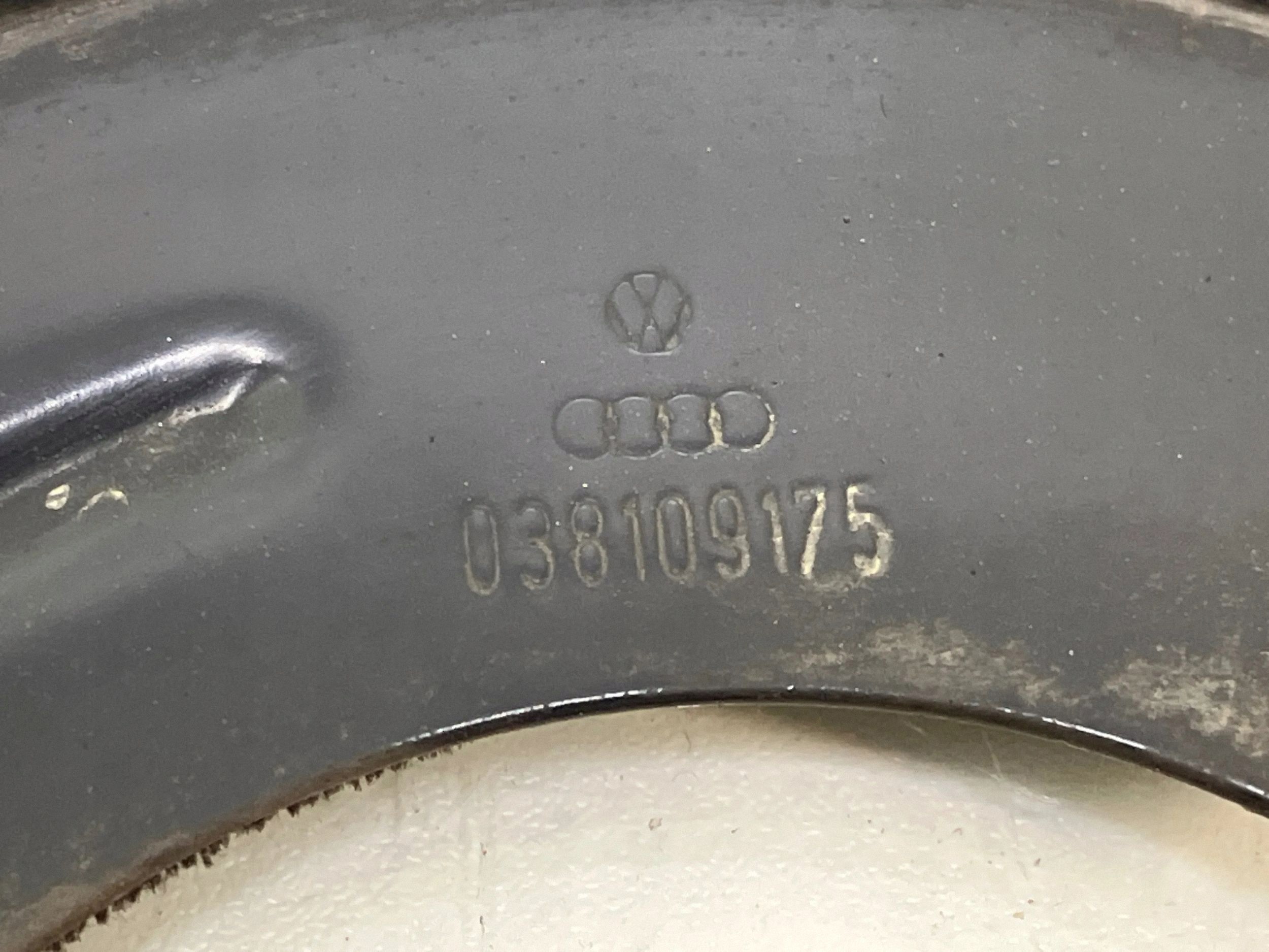 Skoda OE 038109175 Cache de distribution image 3