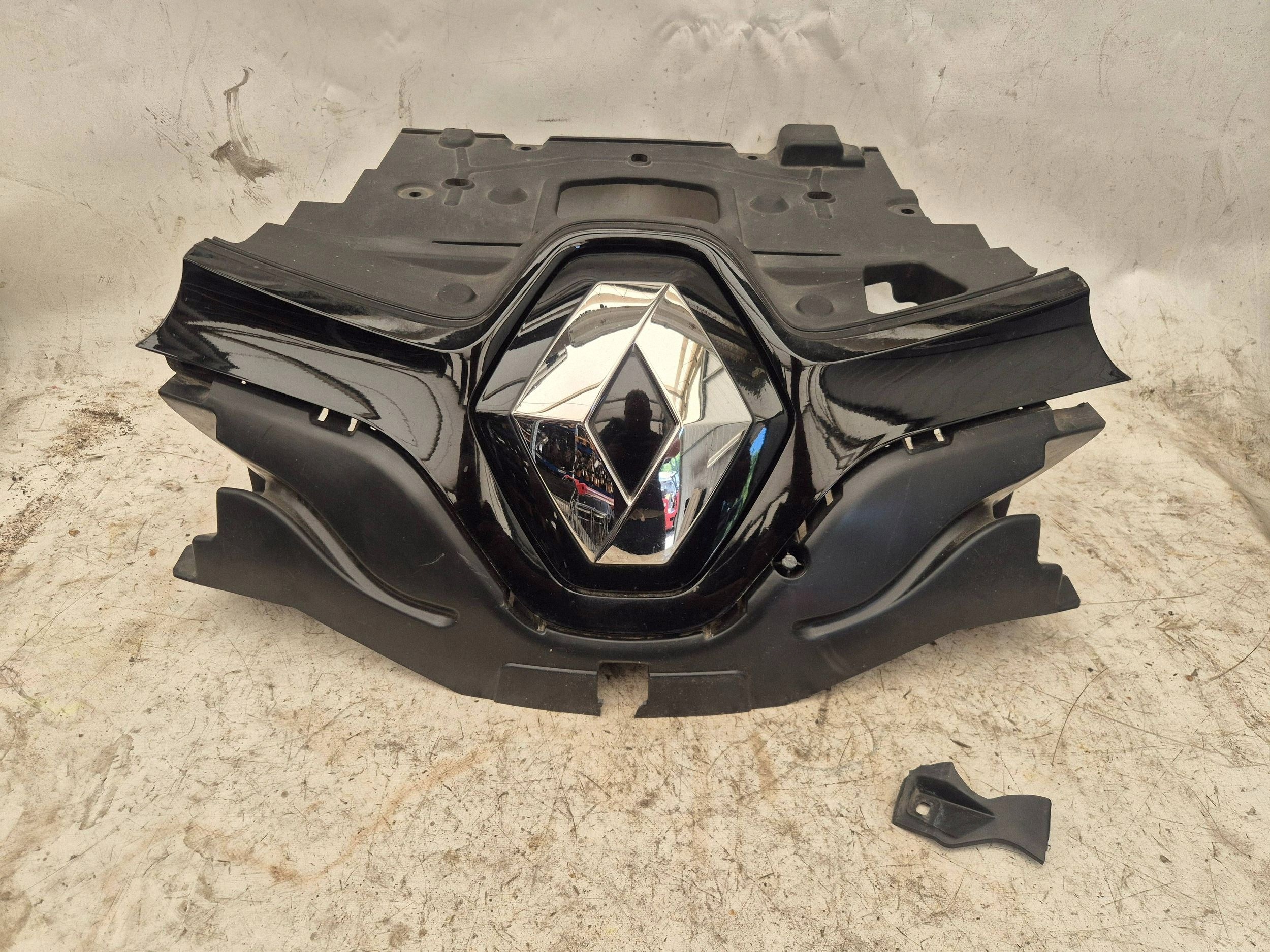 Säleikkö, tunnusmerkki, Renault Zoe, OEM 1154304X