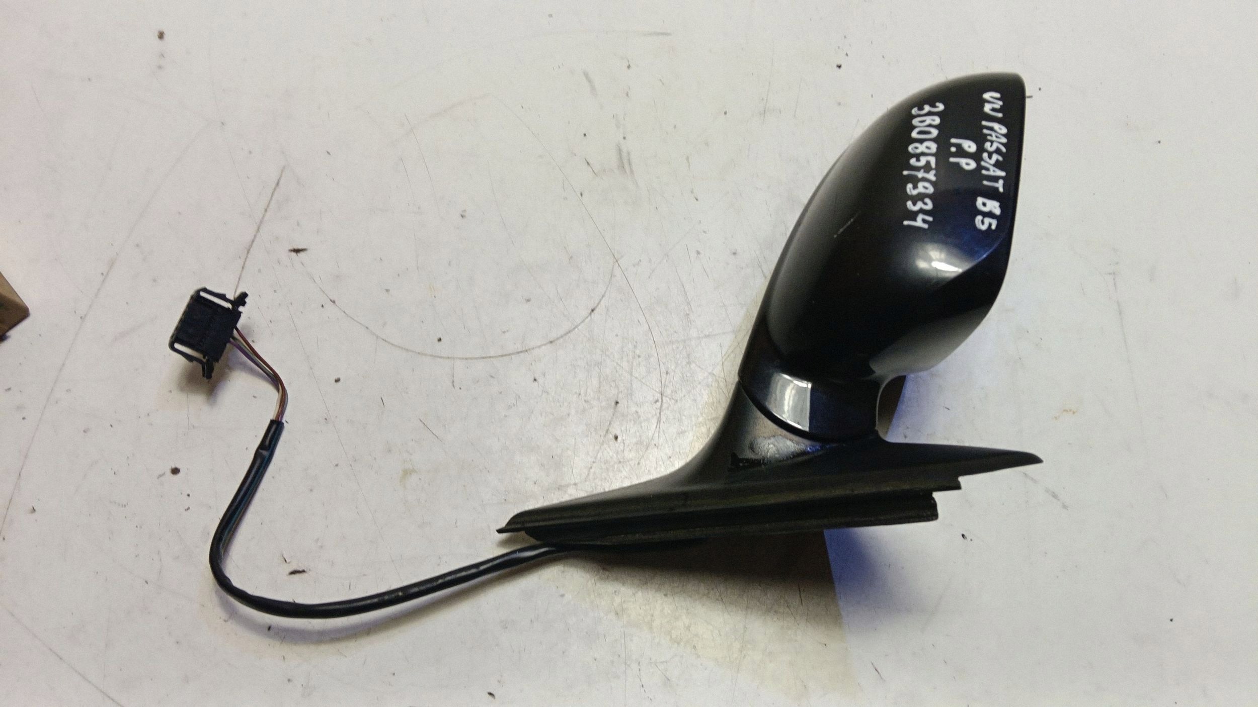 VW Passat B5 Sedan 96-00 Right Mirror Electric 3B0857934
