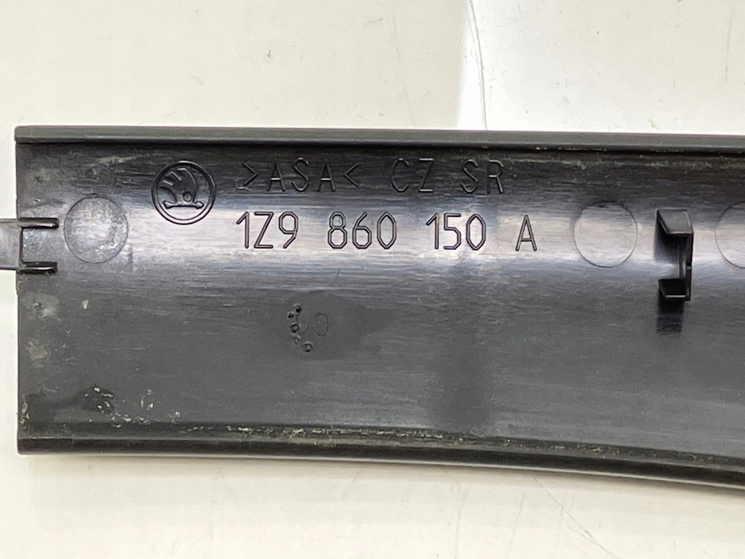 Skoda OE 1Z9860150A Interruptor Usado image 4