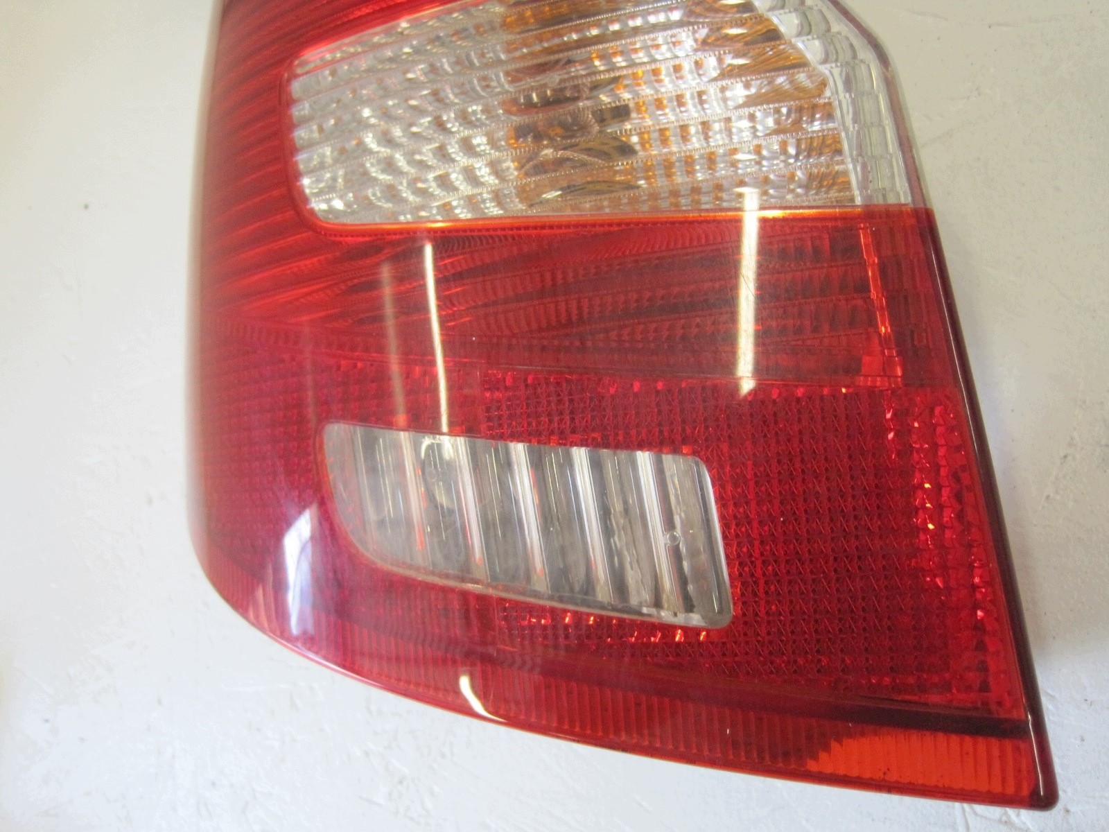 Lanterna Traseira Esquerda Skoda Fabia II 5J6945095 image 3