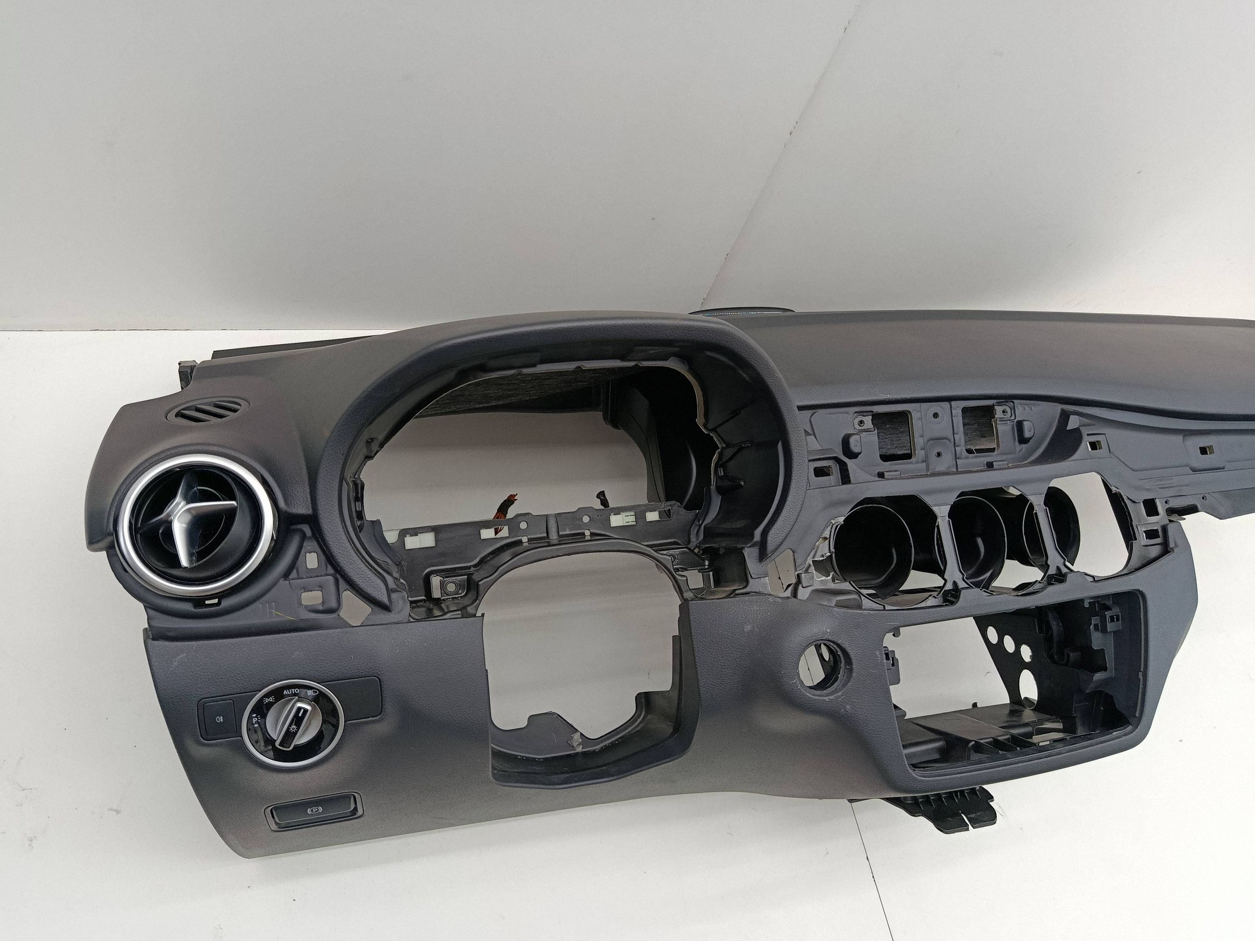 Mercedes W246 Console Tableau de Bord Europe image 3