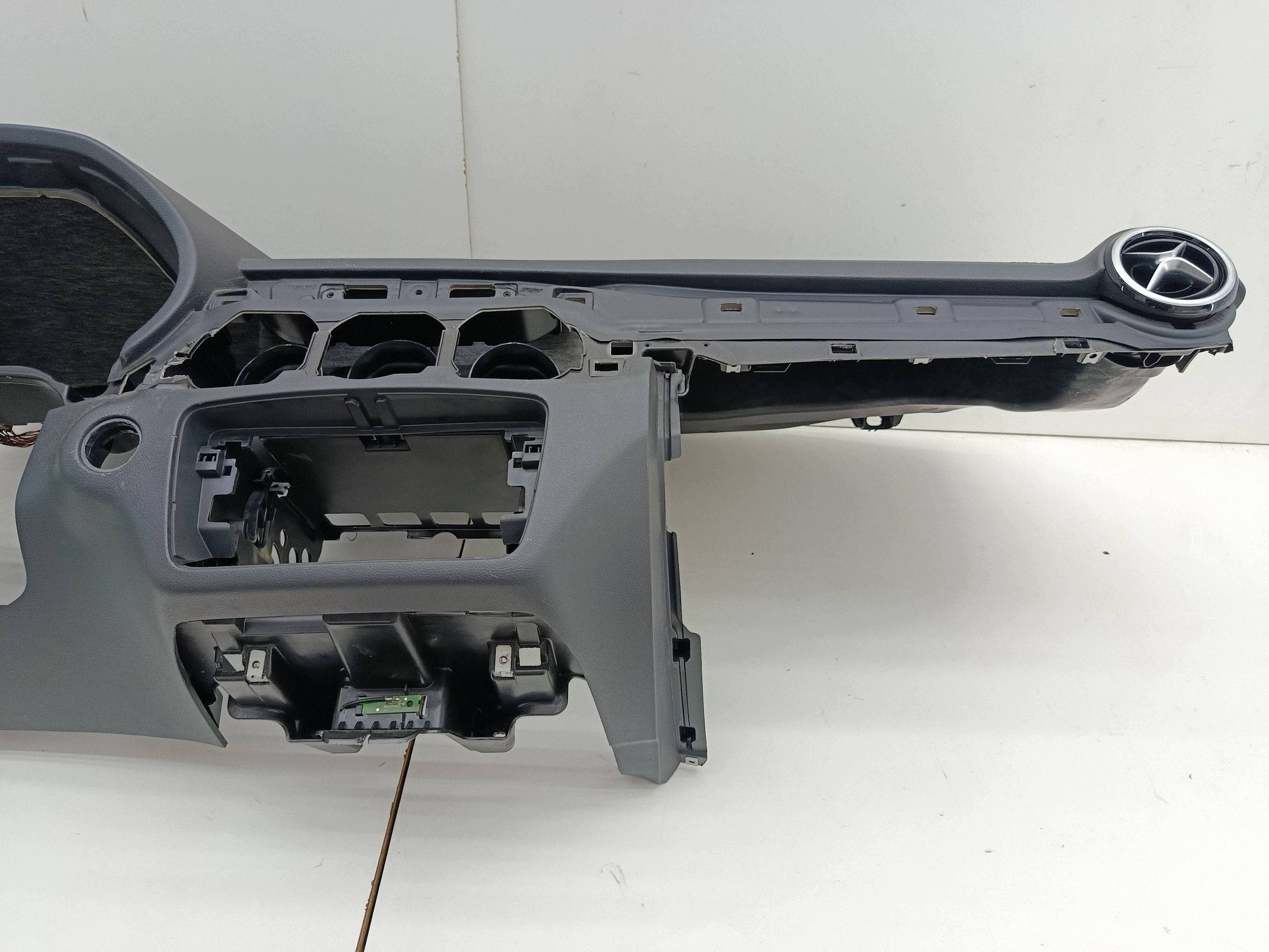 Mercedes W246 Console Tableau de Bord Europe image 9