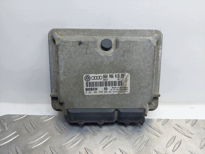 Calculateur moteur Audi A3 8L 06A906018BS 0261204950