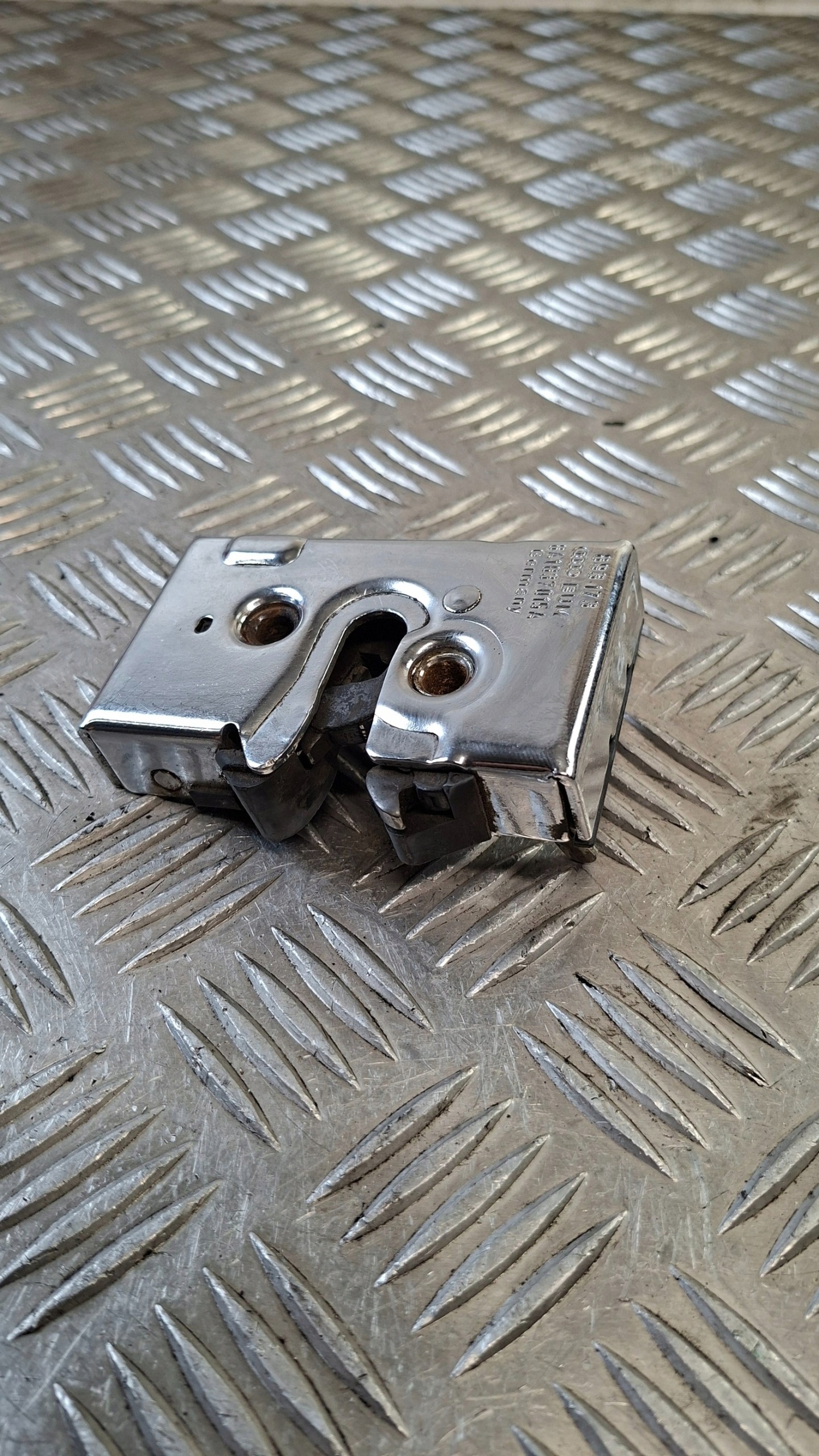 Fechadura da porta esquerda dianteira Audi 80 B4 8A1837015A image 4