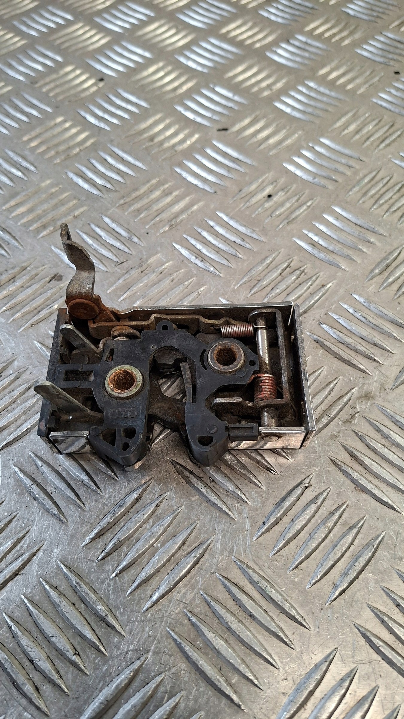Fechadura da porta esquerda dianteira Audi 80 B4 8A1837015A image 5