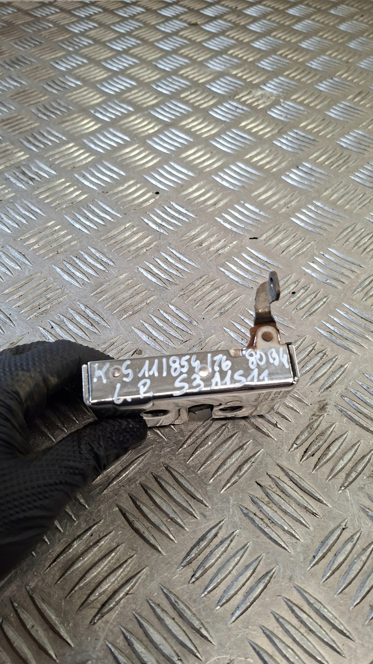 Fechadura da porta esquerda dianteira Audi 80 B4 8A1837015A image 6