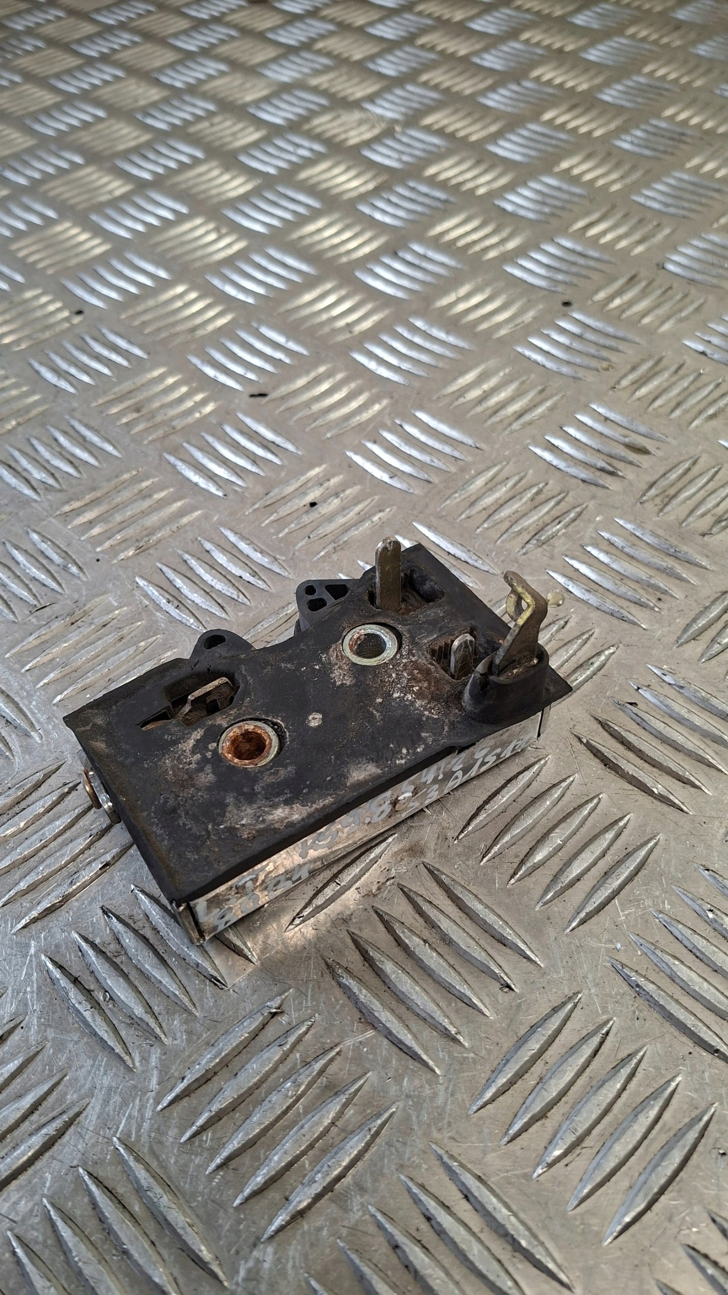 Fechadura da porta esquerda dianteira Audi 80 B4 8A1837015A image 7