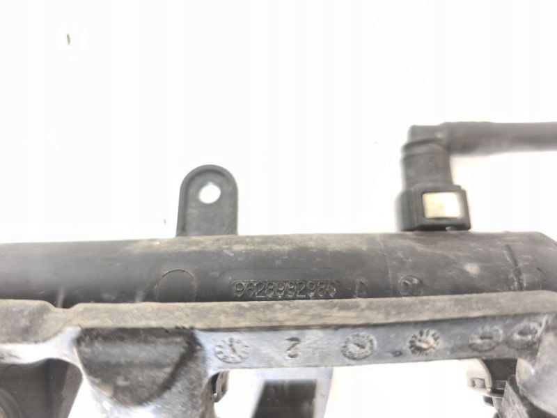 Rampe d'injection PEUGEOT 206 CITROEN C3 1.1 PB 9628982980D image 3