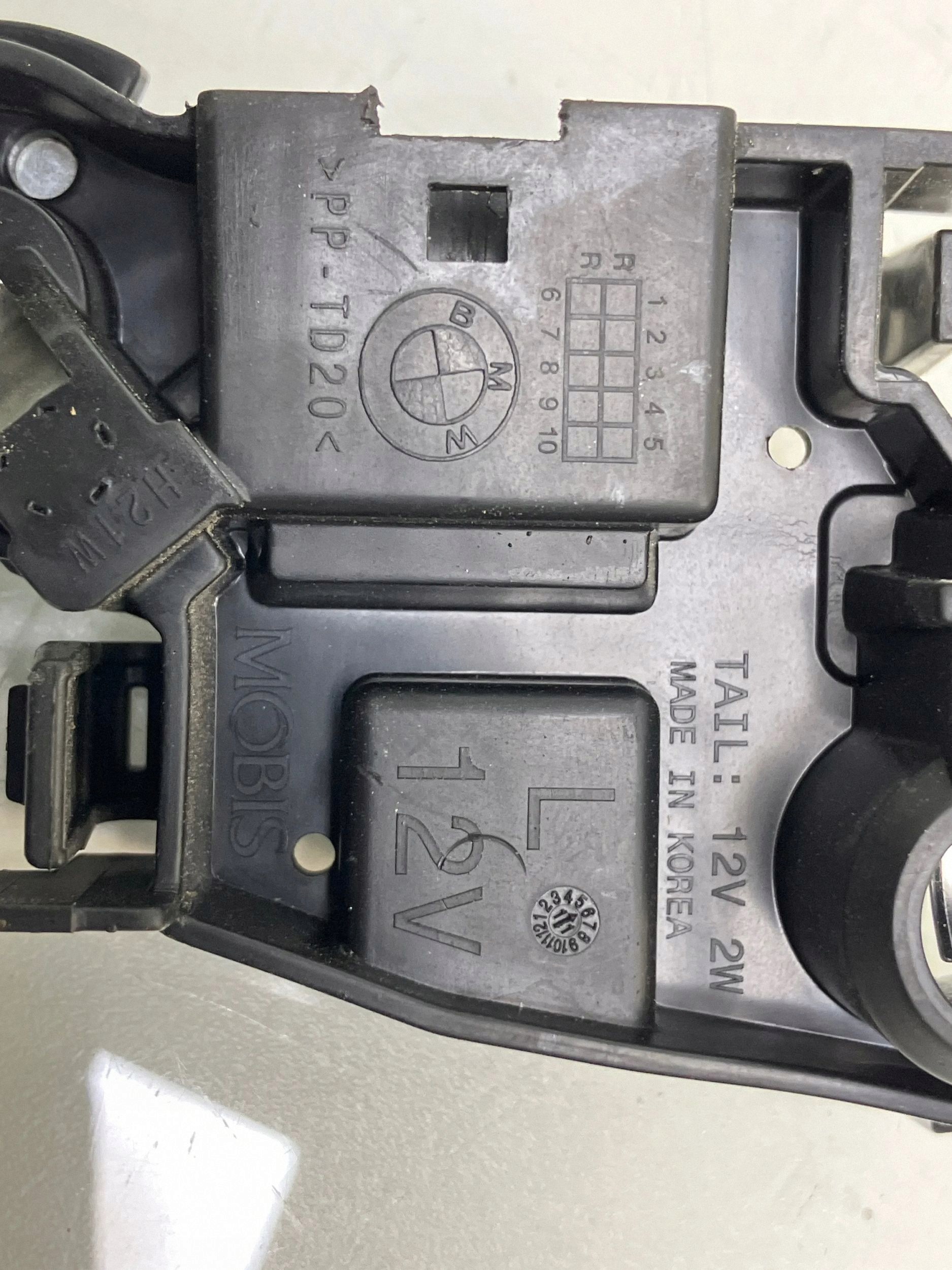 BMW 3 F30 F31 12V Aansluiting (achter) gebruikt image 4