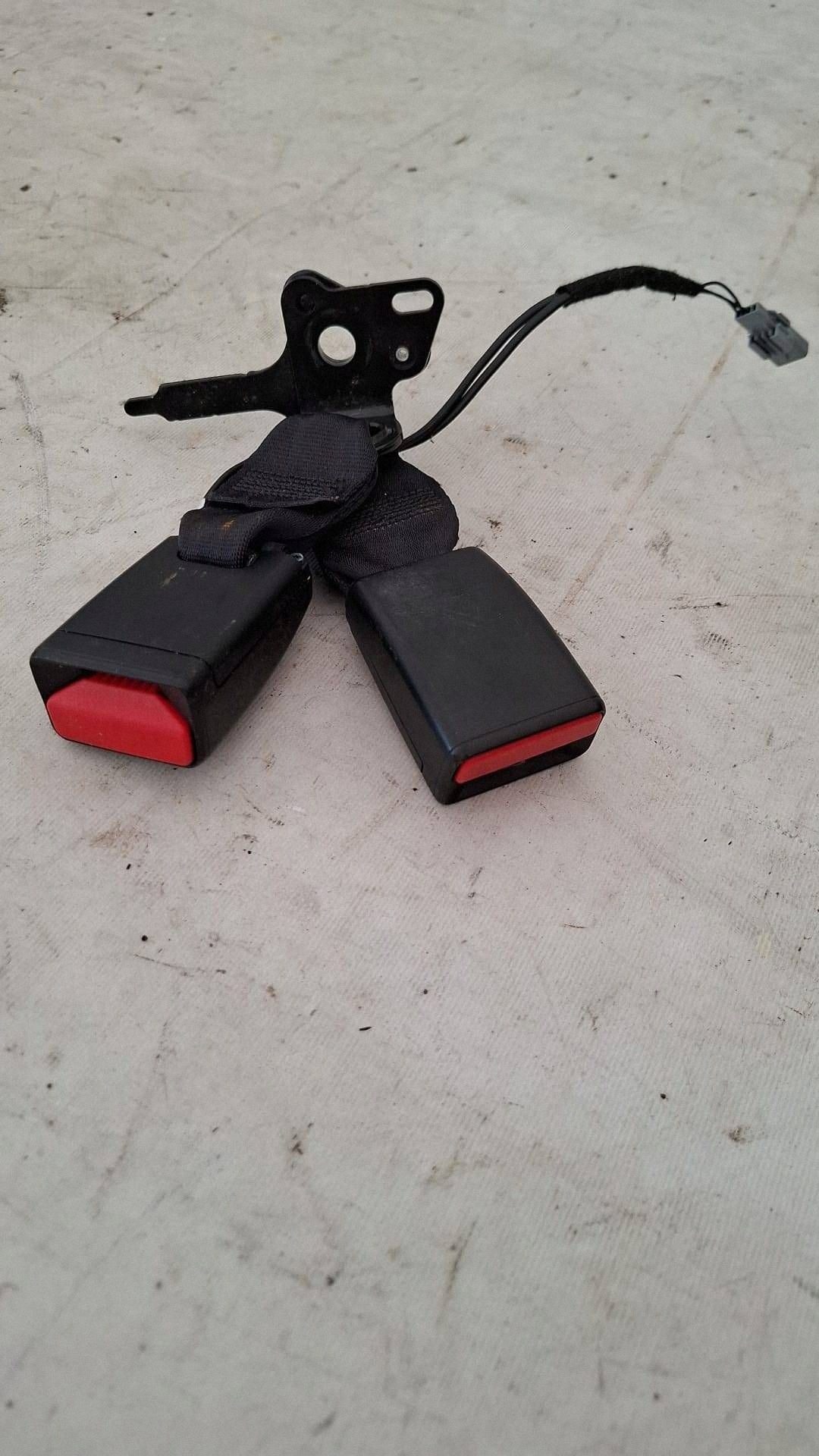 Fecho de Cinto Traseiro Duplo Renault Clio 4 IV Usado image 2