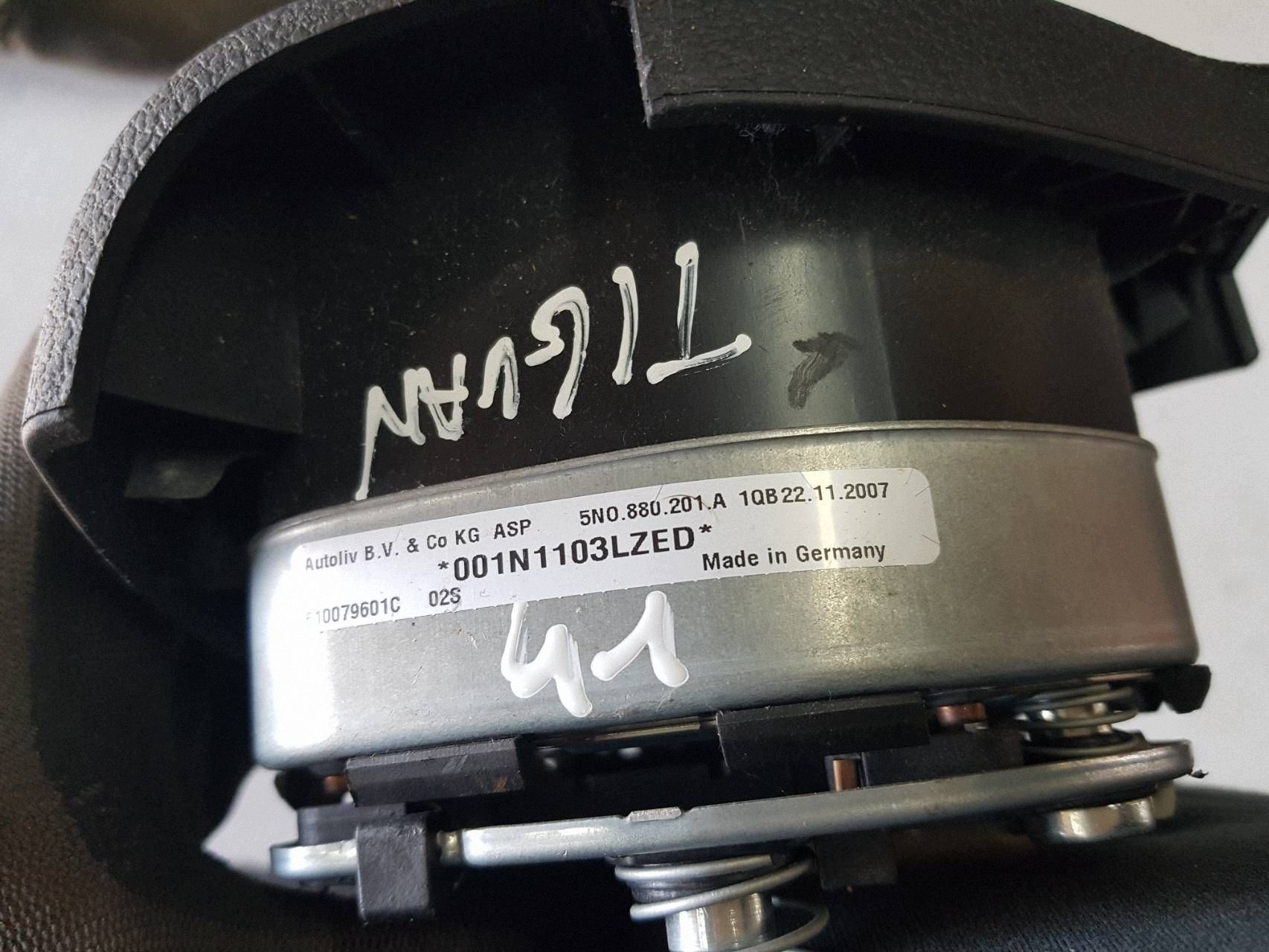 VW Tiguan I 5N 06-10 Airbag Fahrer 5N0880201A image 5