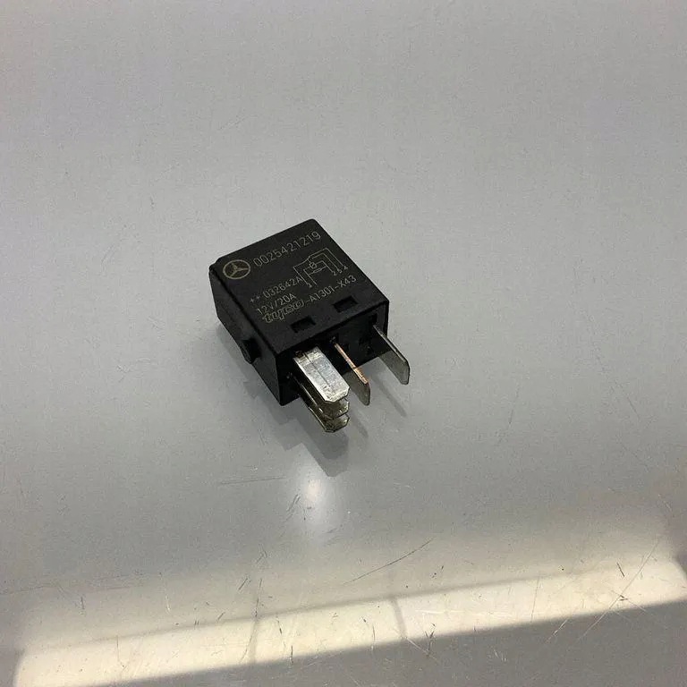 Relè Mercedes-Benz SL R129 A0025421219 Usato