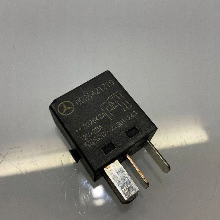 Relais Mercedes-Benz SL R129 A0025421219 image 3