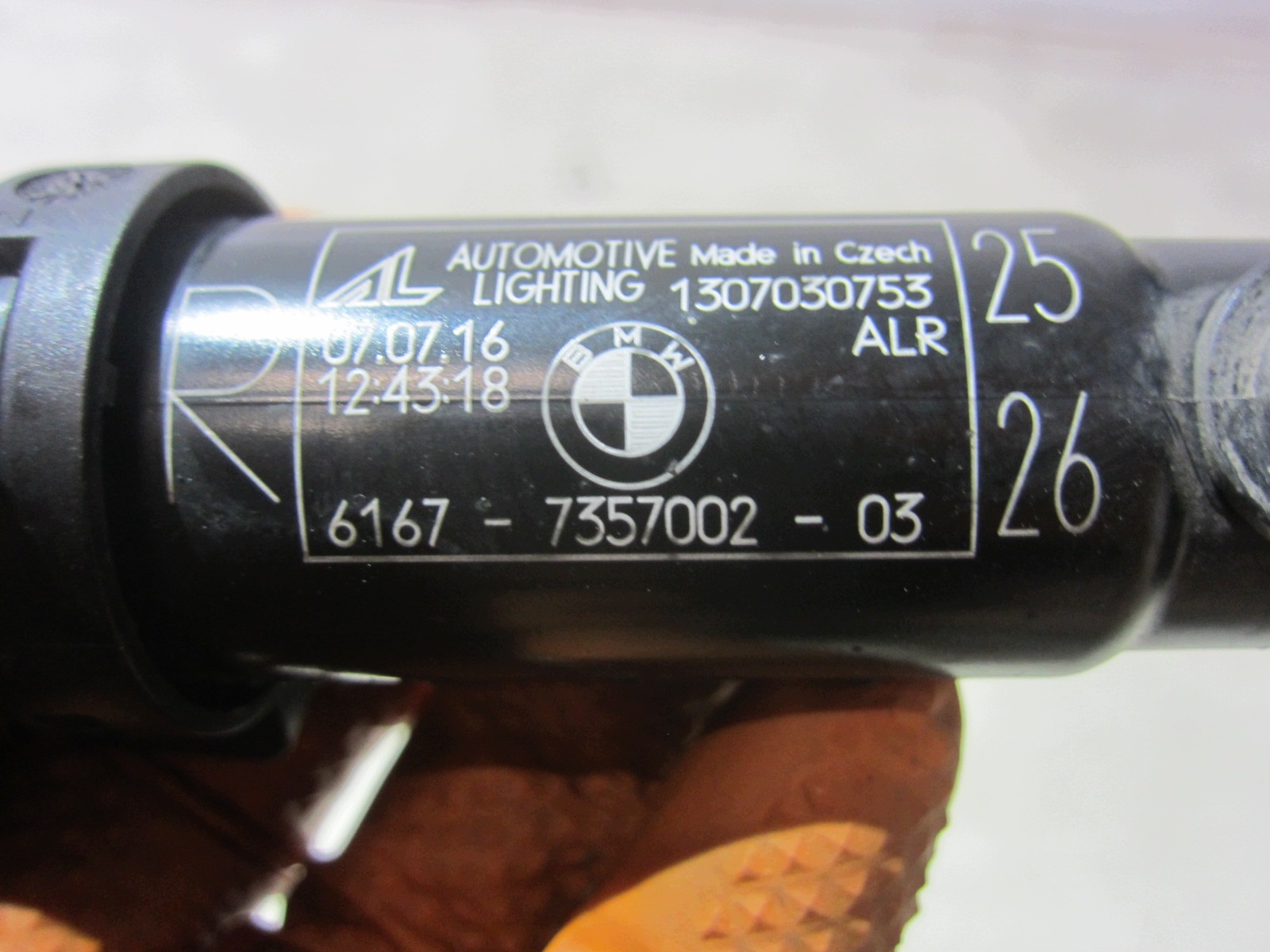 BMW X3 F25 X4 F26 Spritzdüse Rechts 7357002 image 8