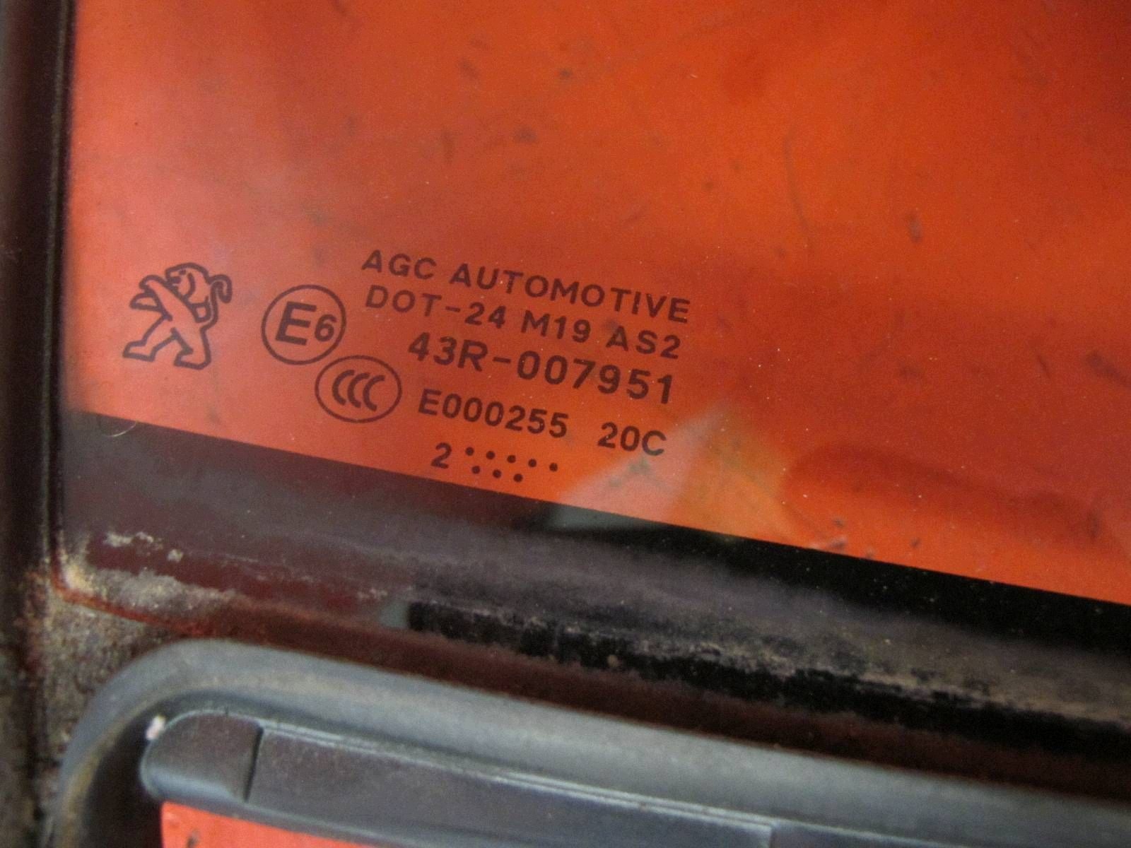 Peugeot OE 9801475980 Side Window Used image 3