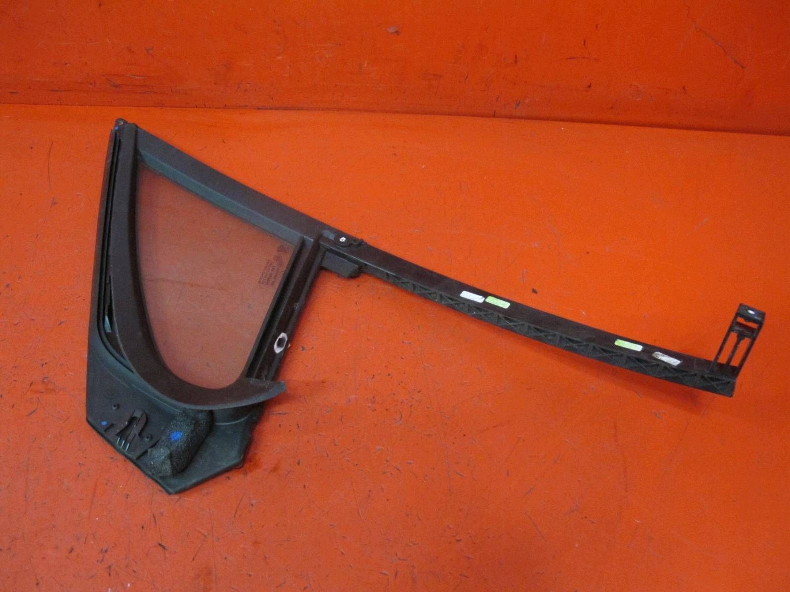 Peugeot OE 9801475980 Side Window Used image 4