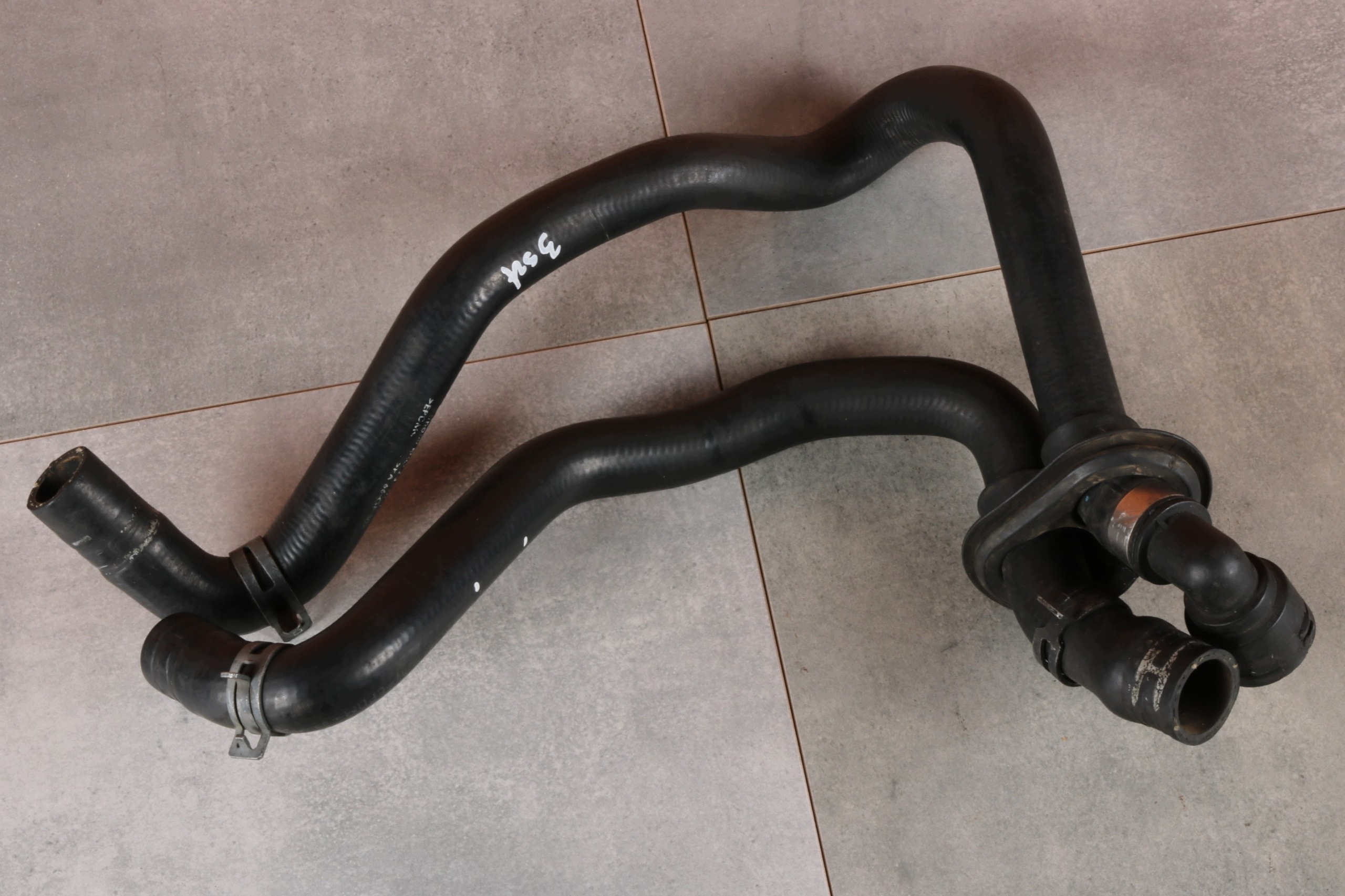 Tuyau d'eau Audi VW Skoda 8D0819373M image 2